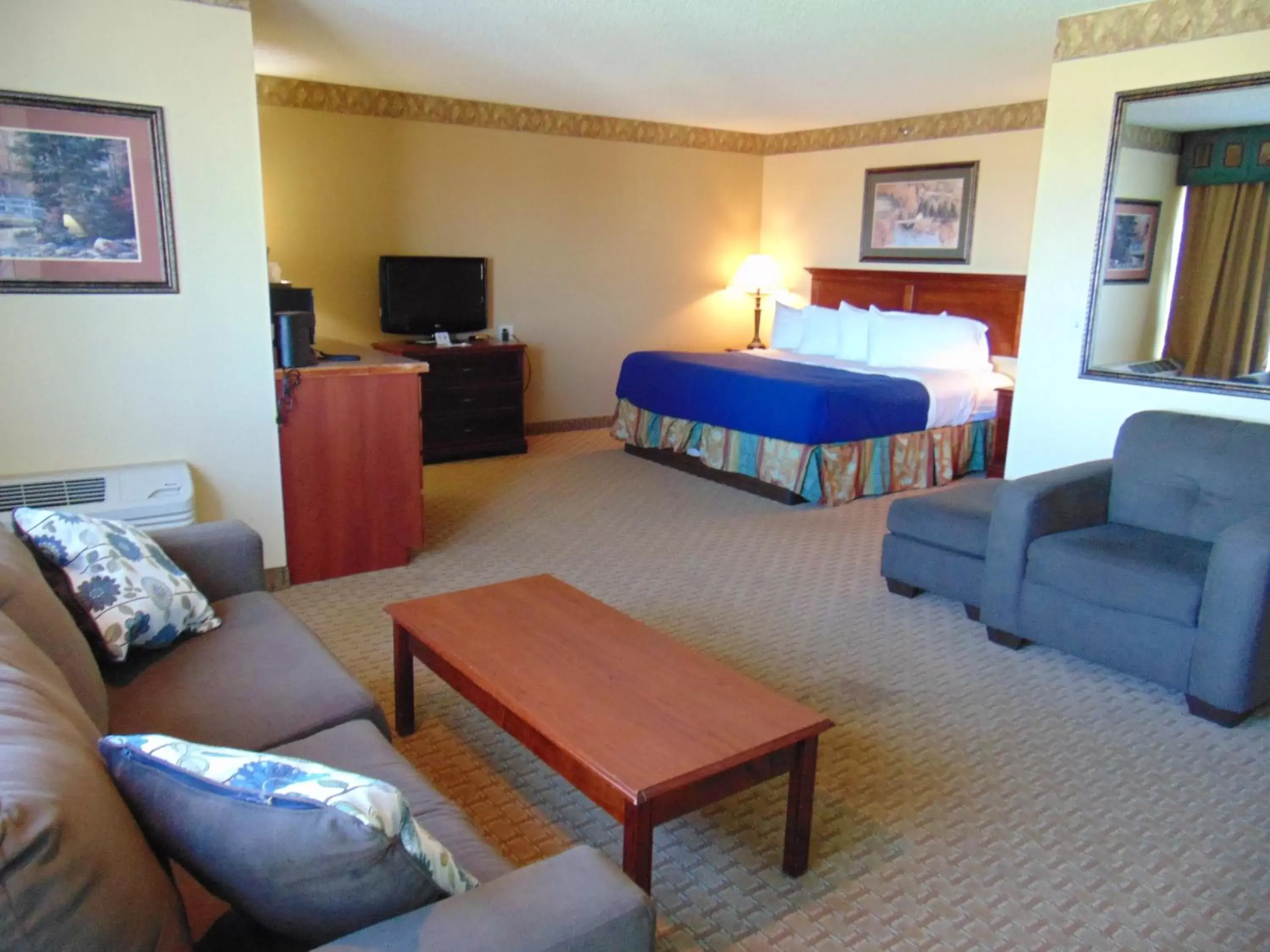 Photo of the whole room, Seating Area in Horse Creek Inn