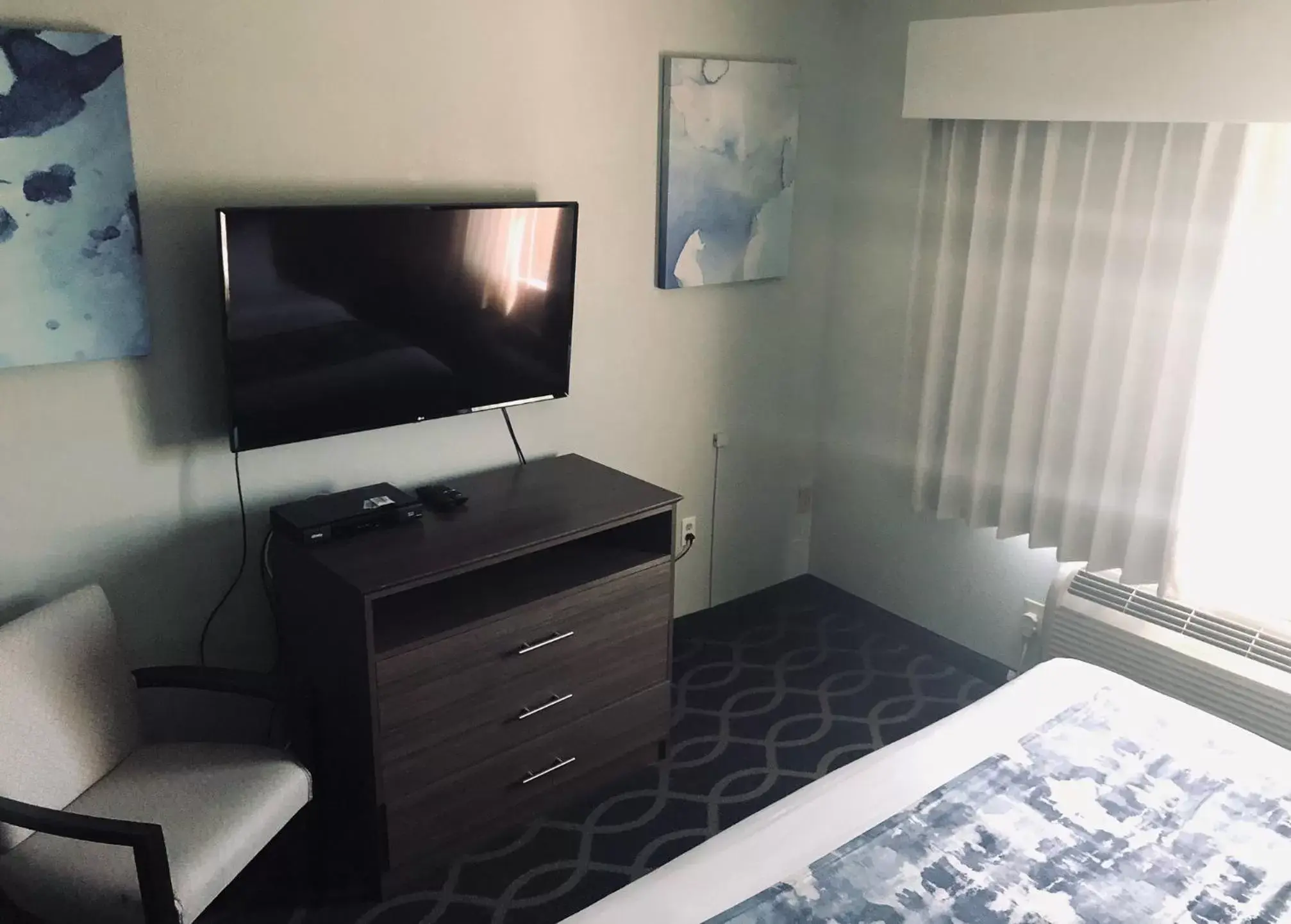 TV and multimedia, TV/Entertainment Center in Wingate by Wyndham Humble/Houston Intercontinental Airport