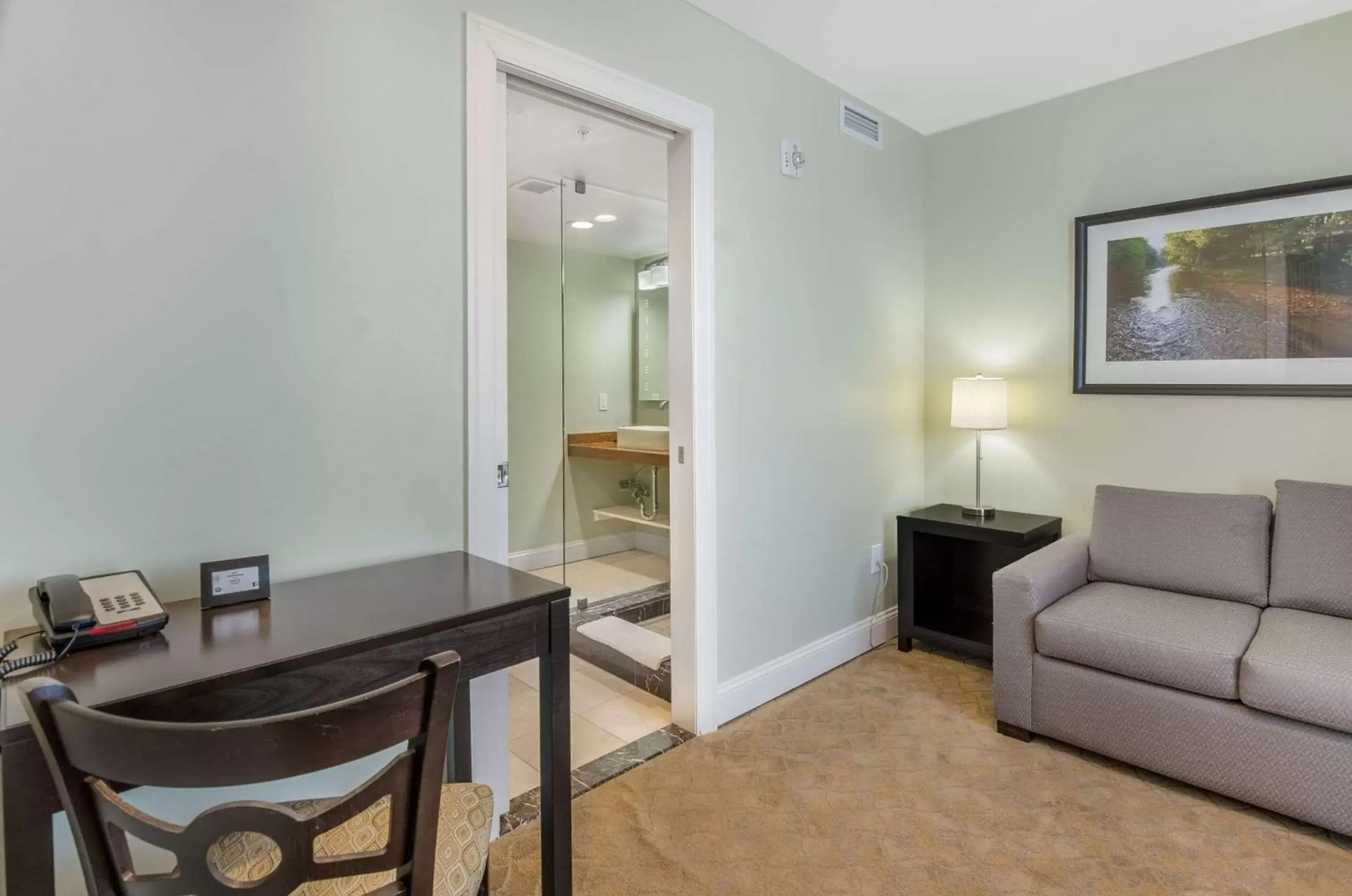 Photo of the whole room, Dining Area in The Gin Hotel, Ascend Hotel Collection