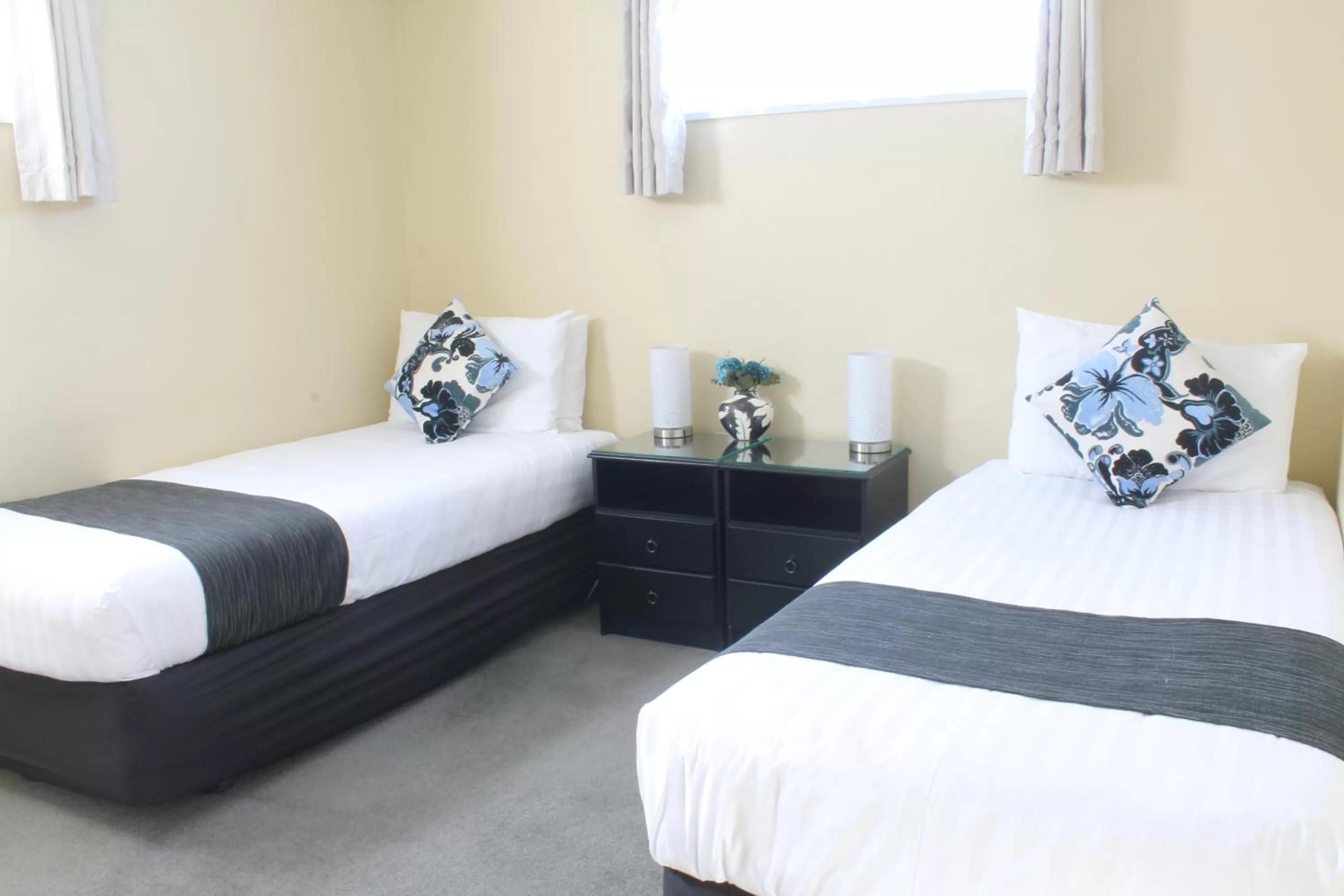 Bedroom, Bed in Abbella Lodge Motel