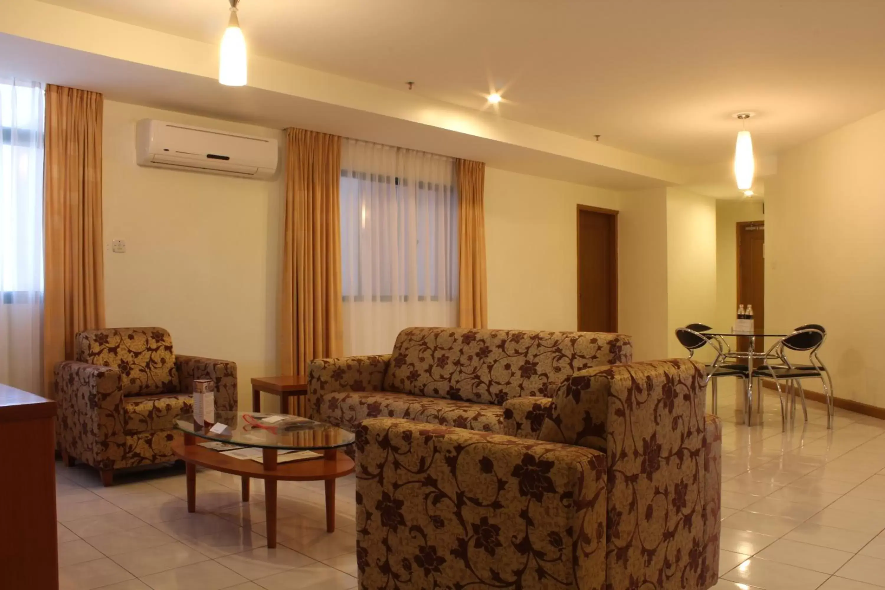 Living room, Seating Area in Imperial Hotel