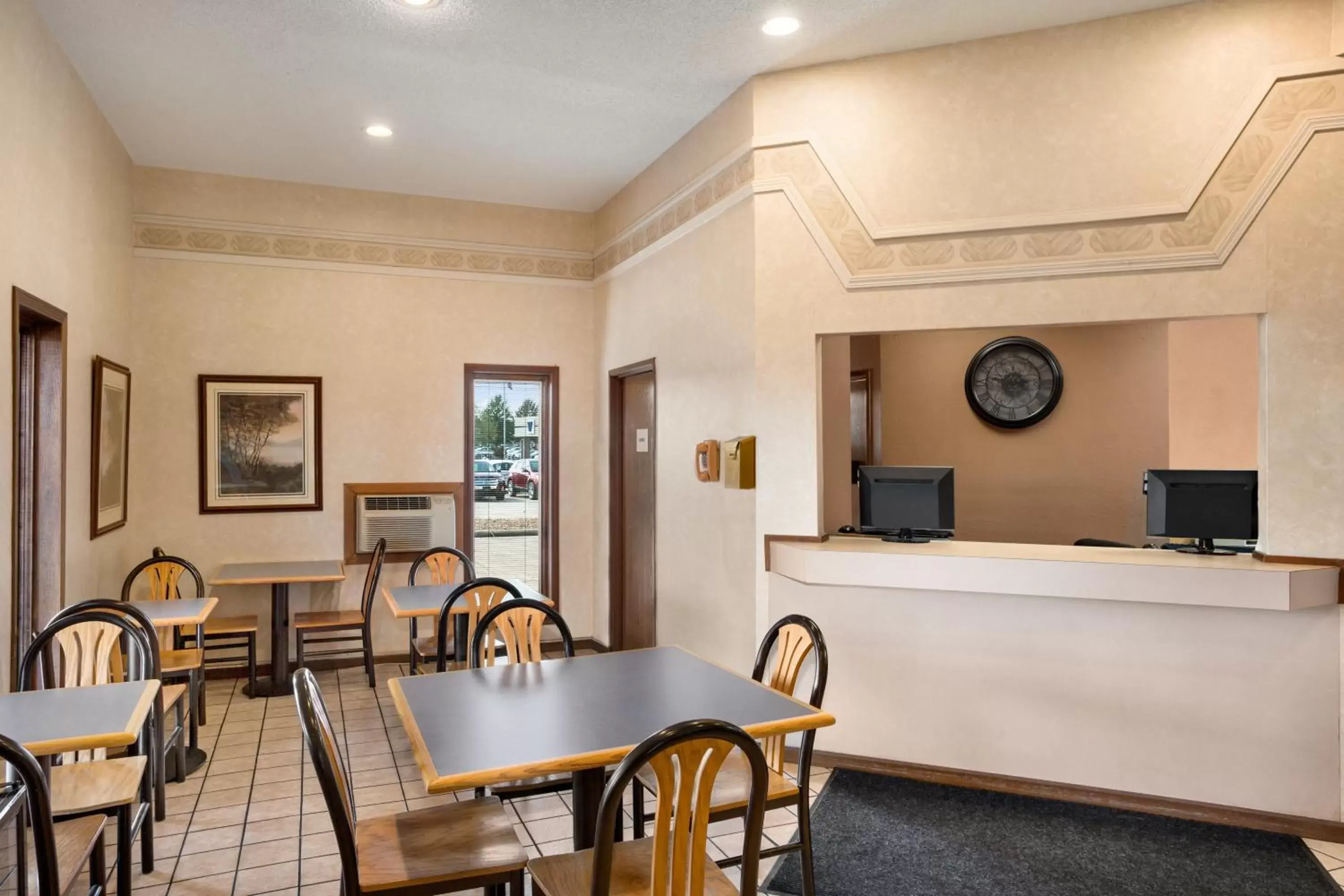 Lounge or bar in Super 8 by Wyndham Carbondale Lounge or bar in Super 8 by Wyndham Carbondale