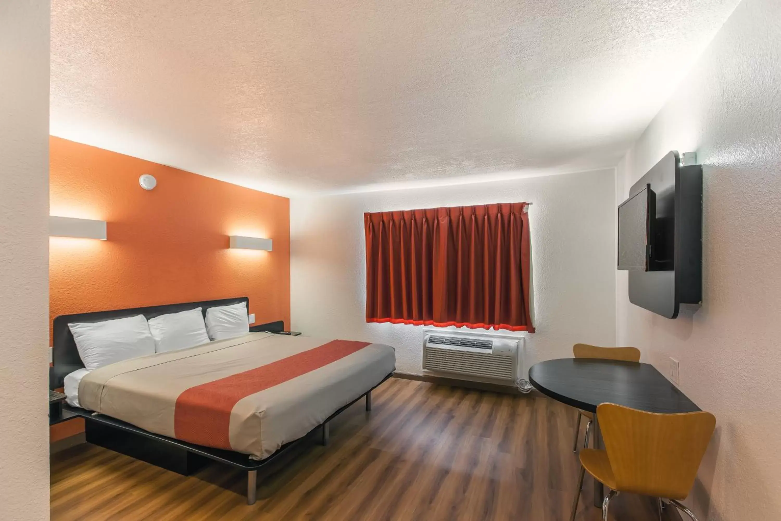 Bedroom, Bed in Motel 6-Dallas, TX - South