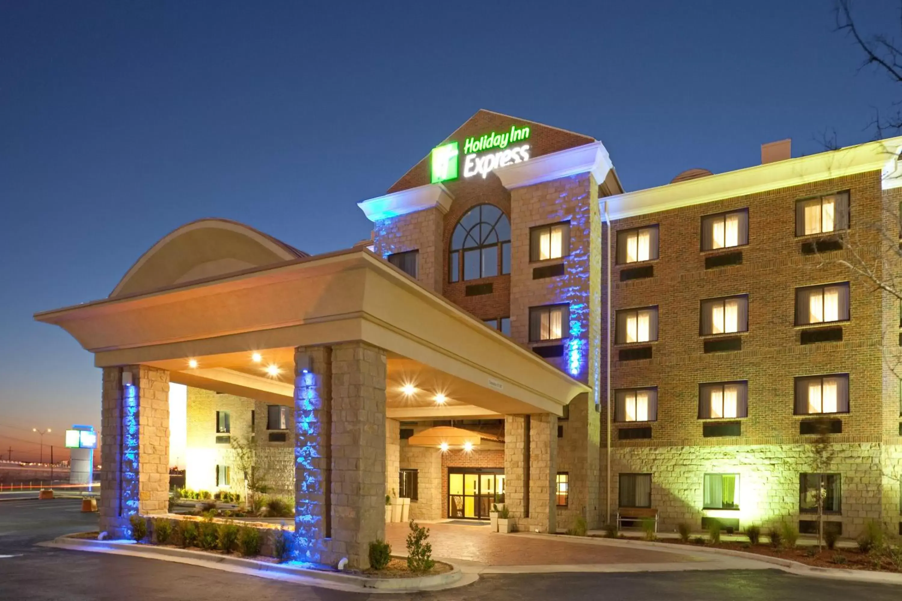 Property Building in Holiday Inn Express & Suites Lubbock West, an IHG Hotel