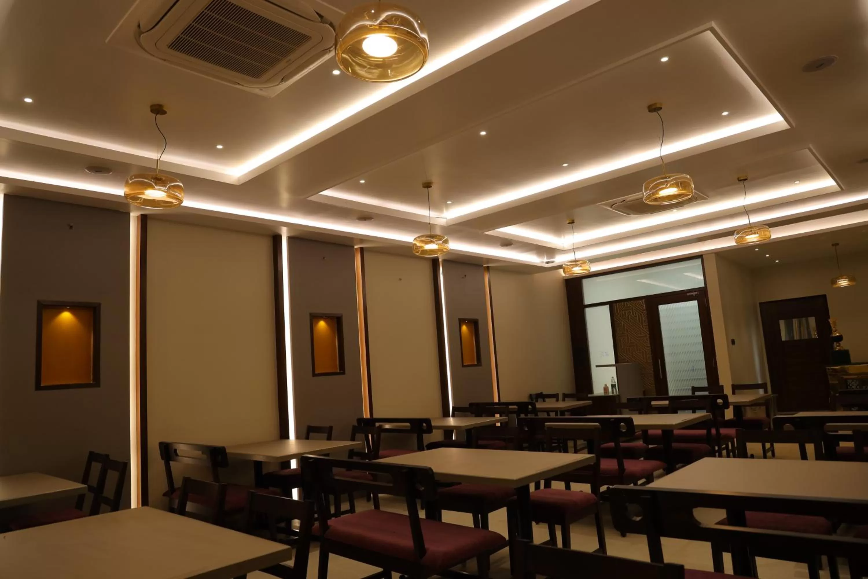 Restaurant/Places to Eat in Blisss Hotel Kolhapur