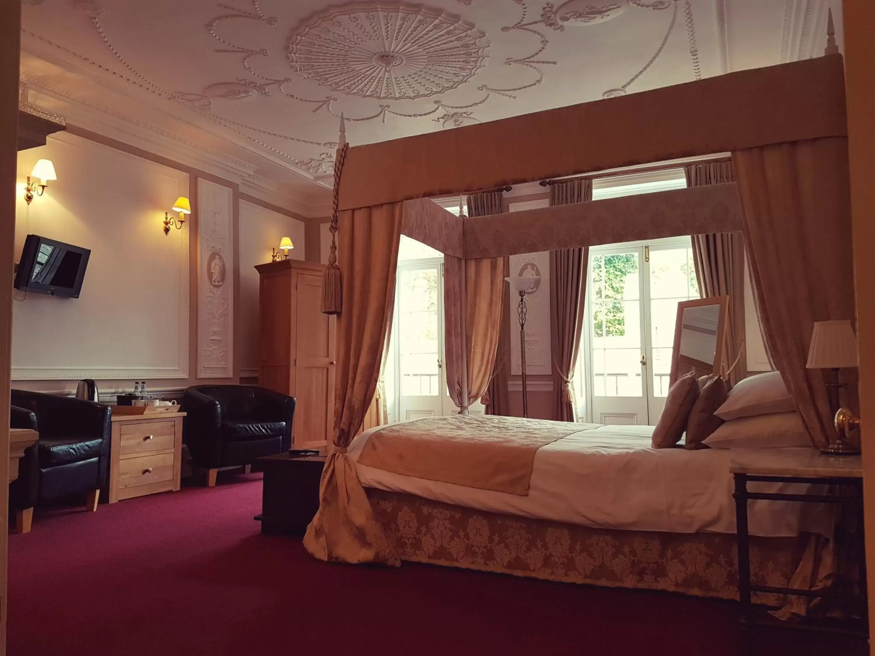 Photo of the whole room, Bed in The Town House