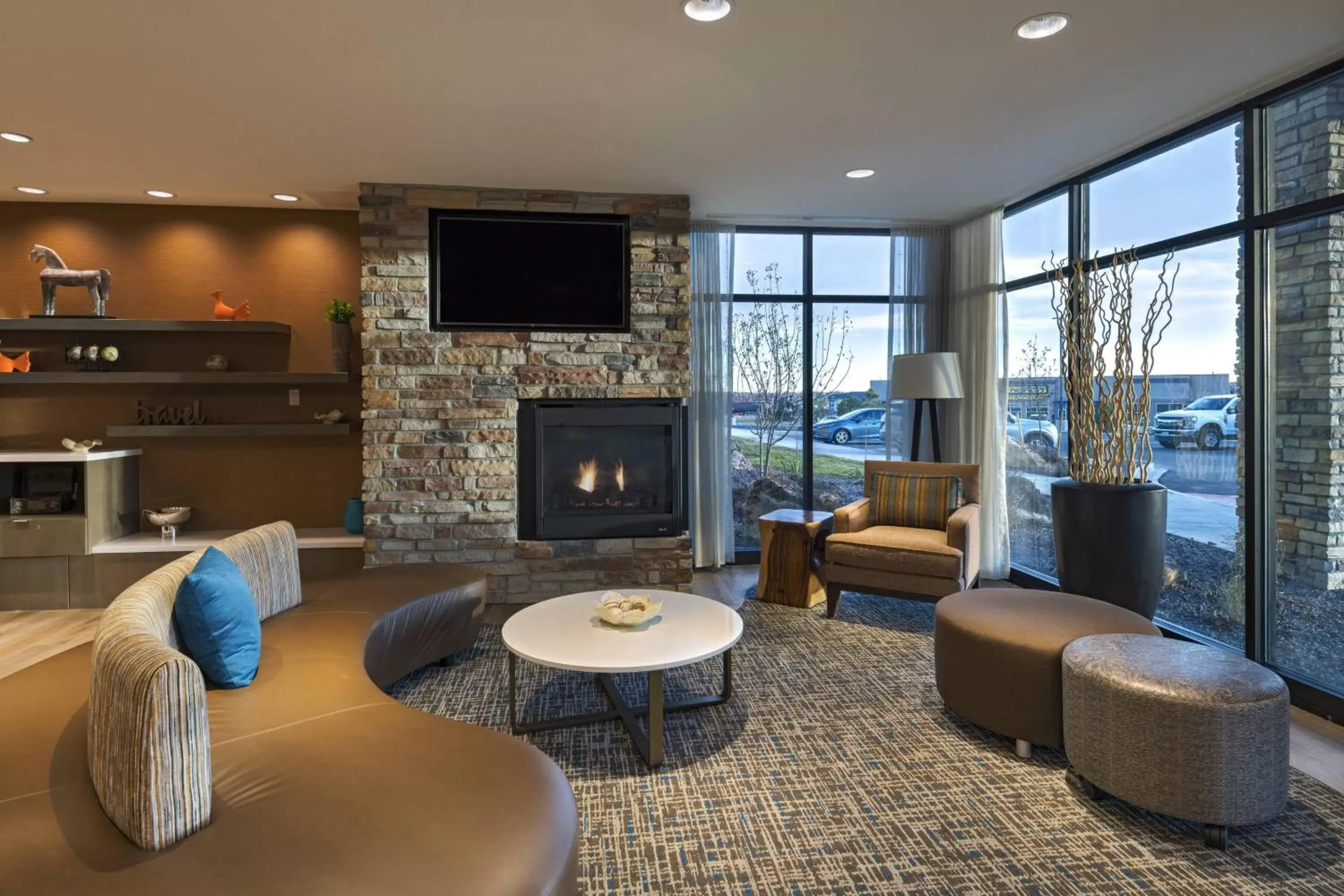 Lobby or reception, Lounge/Bar in Fairfield Inn & Suites by Marriott Colorado Springs East