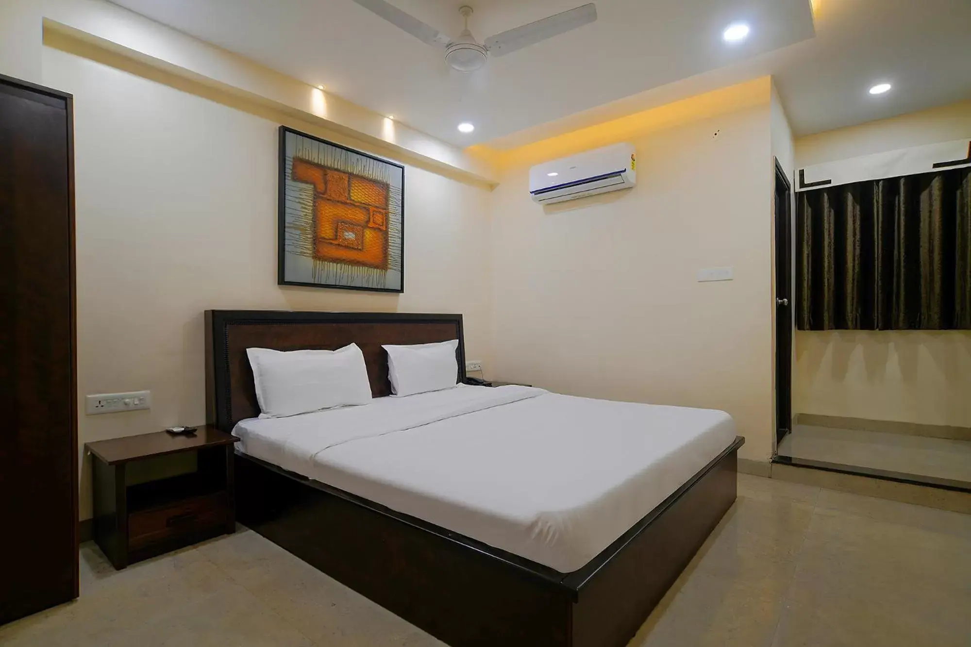 Bed in FabHotel Imperial Regency Bed in FabHotel Imperial Regency