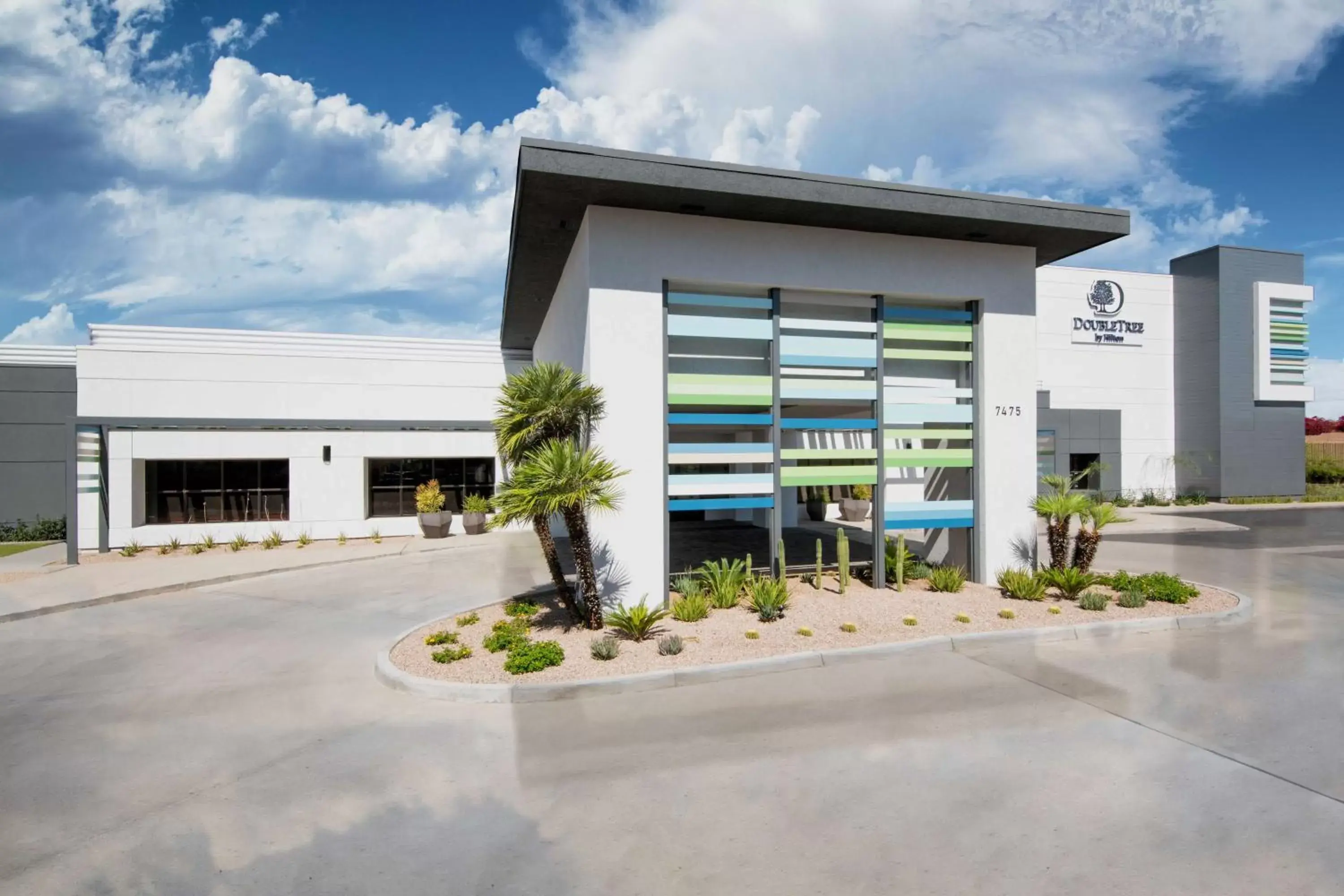 Property building in DoubleTree by Hilton Chandler Phoenix, AZ Property building in DoubleTree by Hilton Chandler Phoenix, AZ