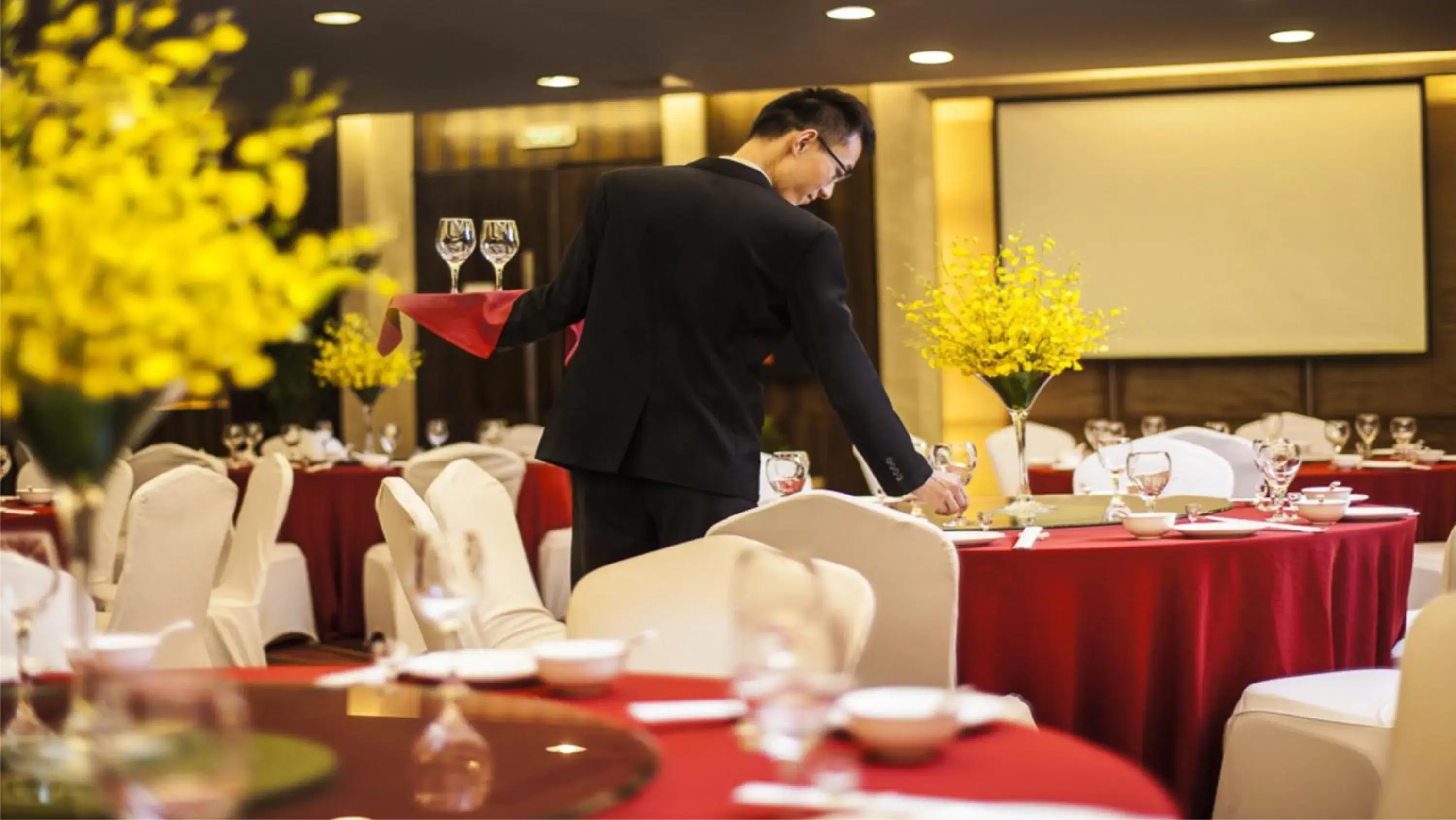 Meeting/conference room, Restaurant/Places to Eat in Holiday Inn Hefei, an IHG Hotel