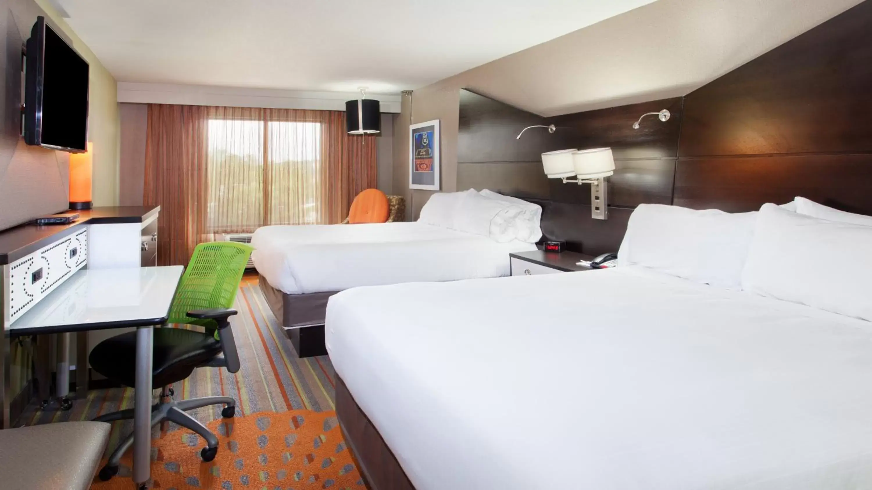 Photo of the whole room, Bed in Holiday Inn Express Atlanta NW - Galleria Area, an IHG Hotel