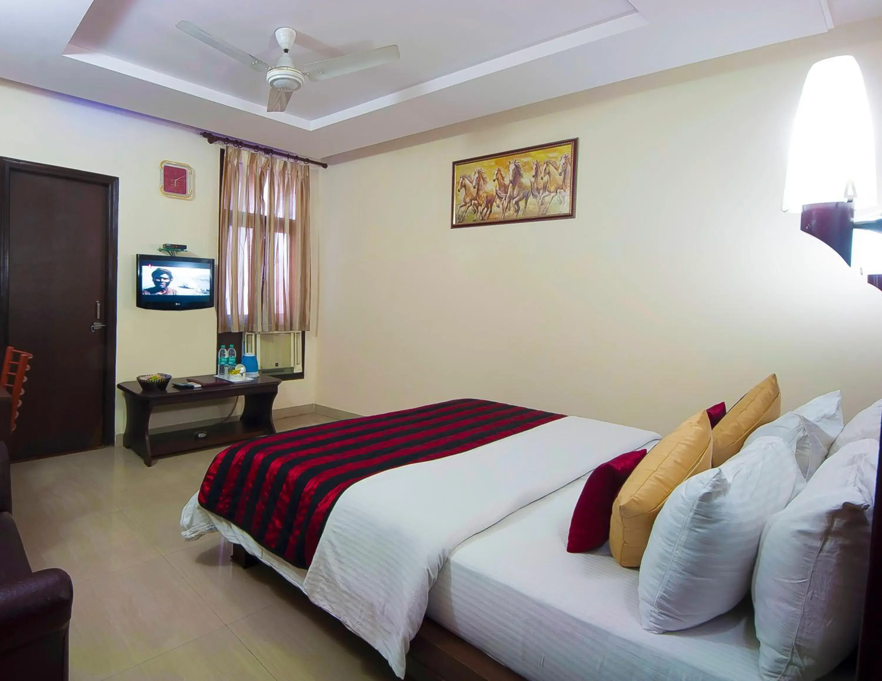 Photo of the whole room, Bed in Airport Hotel Vishal Residency