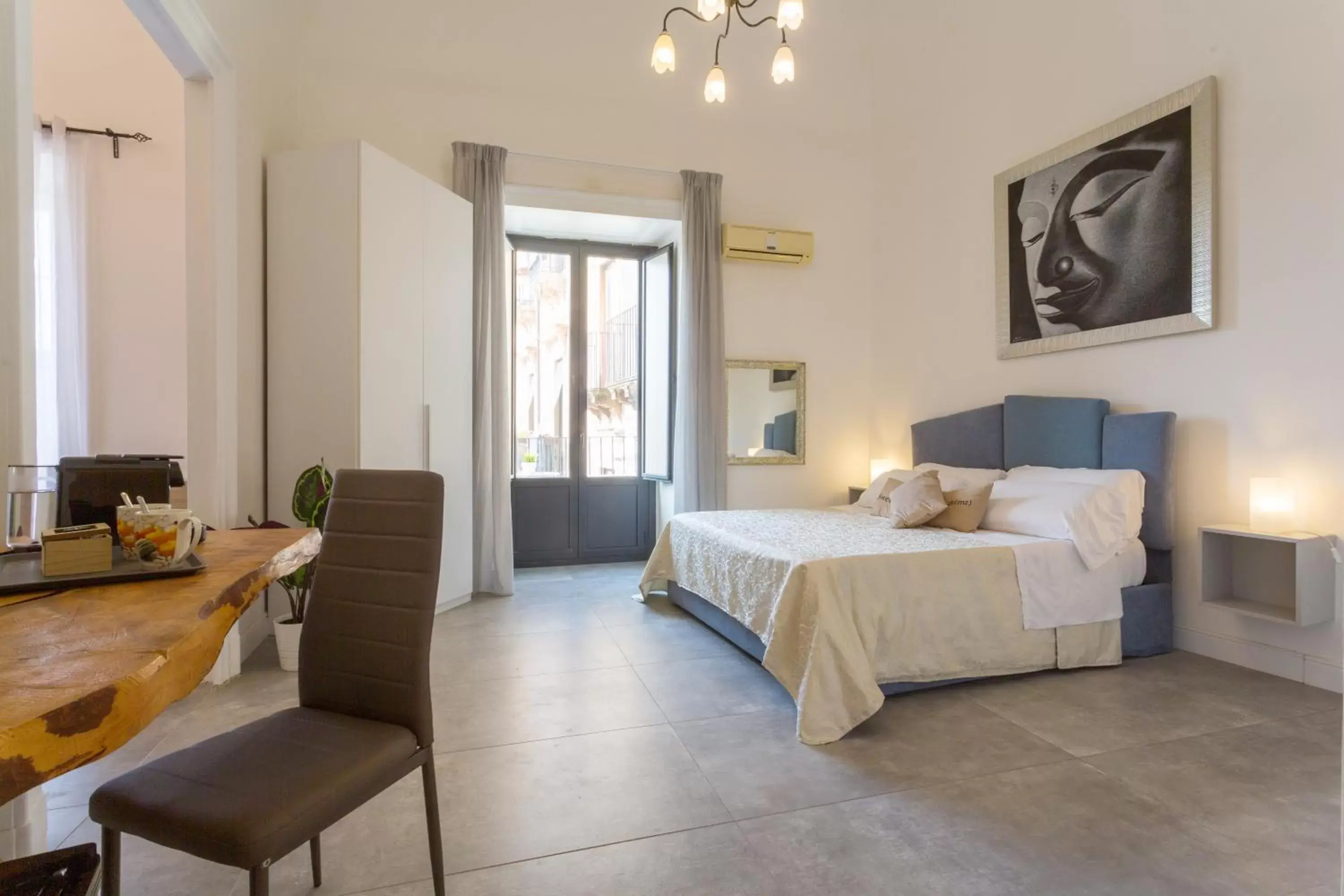 Queen Suite with Spa Bath in Palazzo Bruca Catania Queen Suite with Spa Bath in Palazzo Bruca Catania