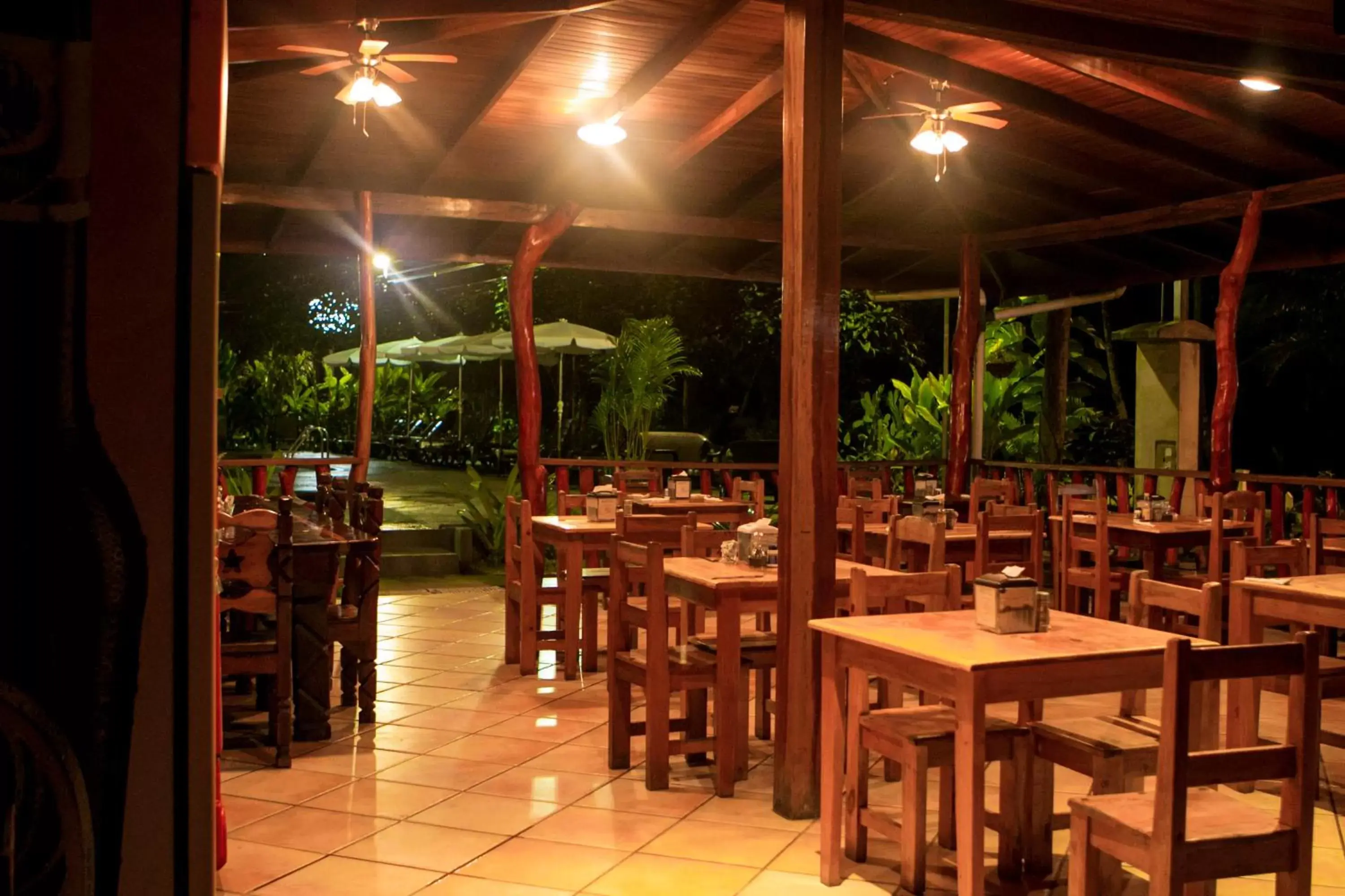 Restaurant/Places to Eat in Hotel La Isla Inn