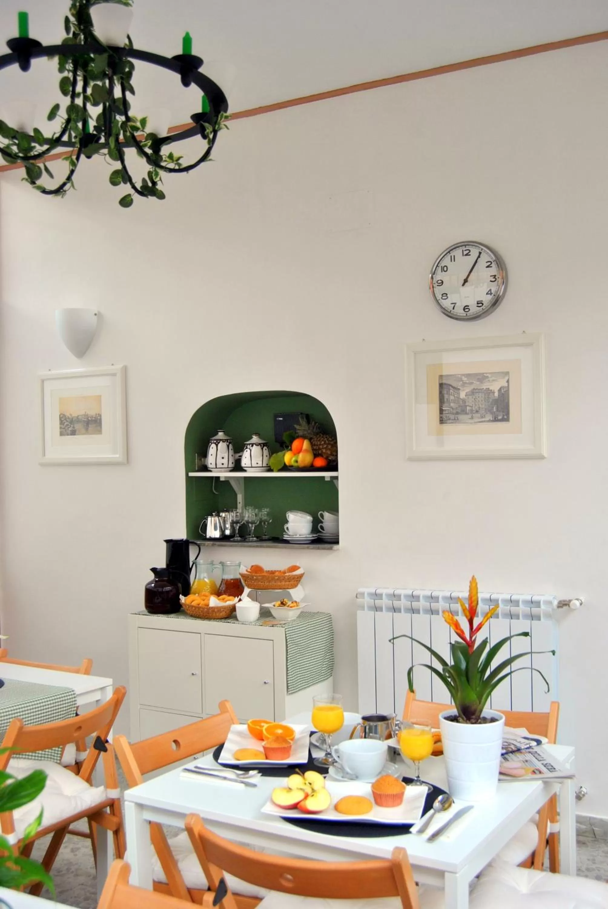 Restaurant/places to eat in Hotel Carmel