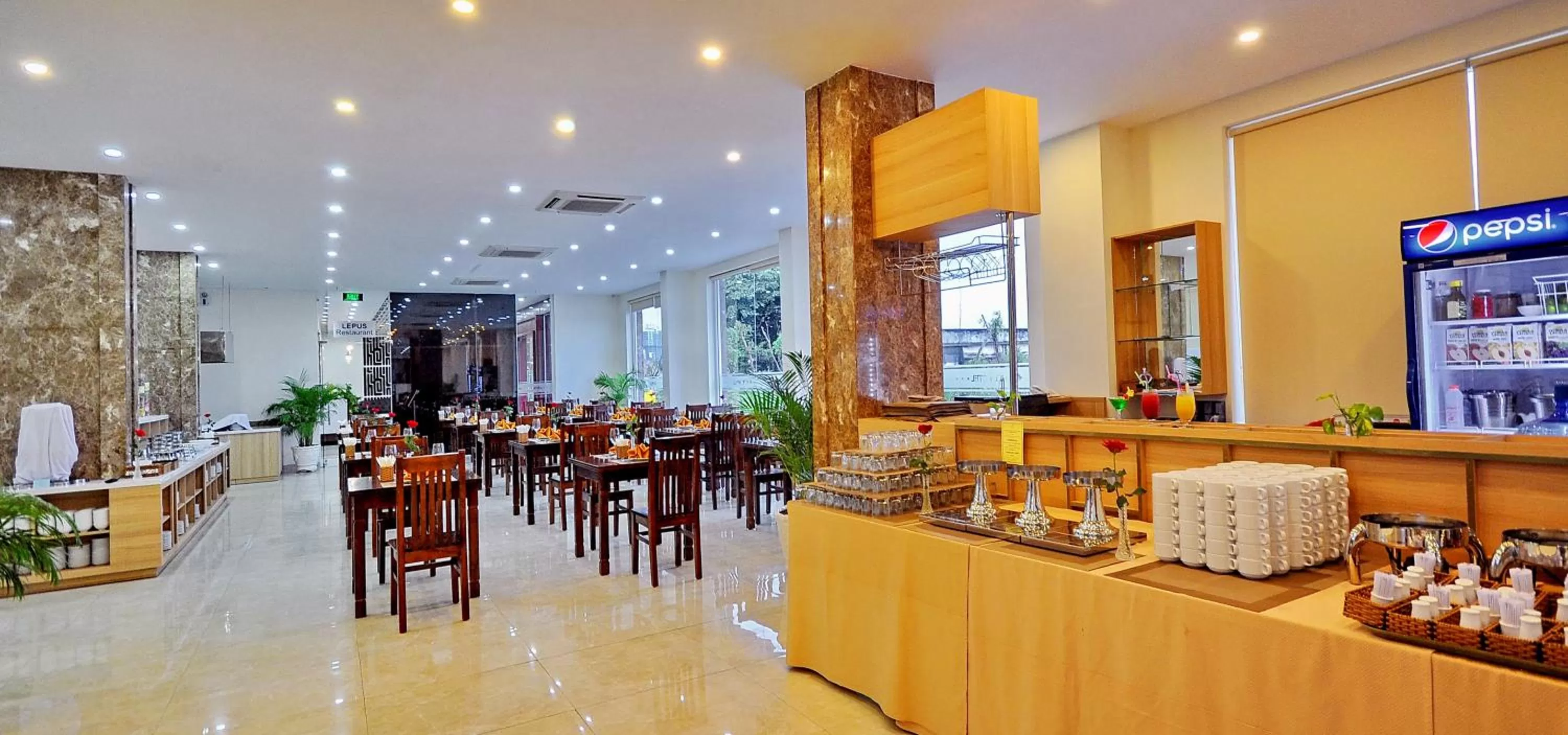 Restaurant/places to eat in Rigel Hotel