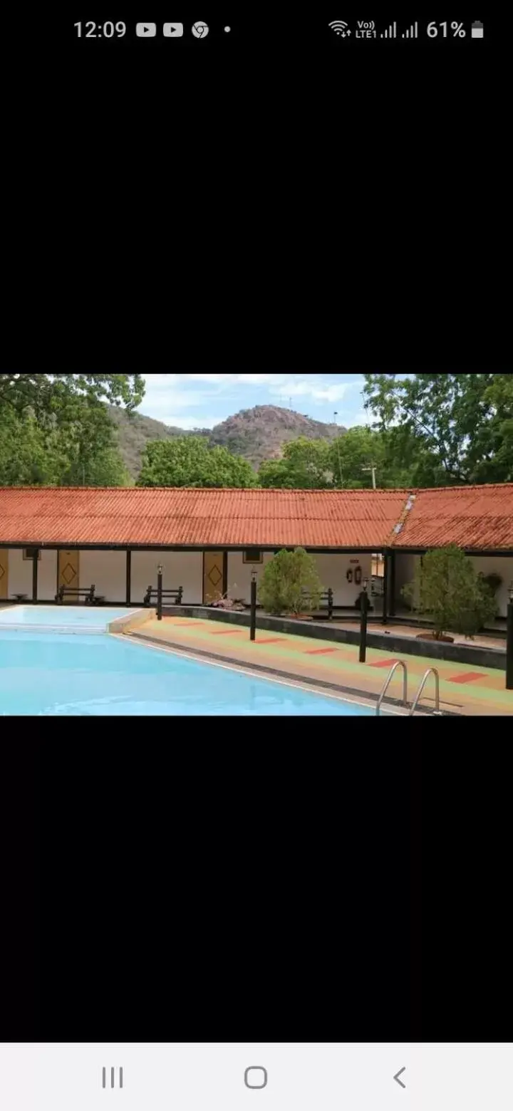 Deluxe Double Room (2 Adults + 1 Child) in Jayasinghe Holiday Resort Deluxe Double Room (2 Adults + 1 Child) in Jayasinghe Holiday Resort