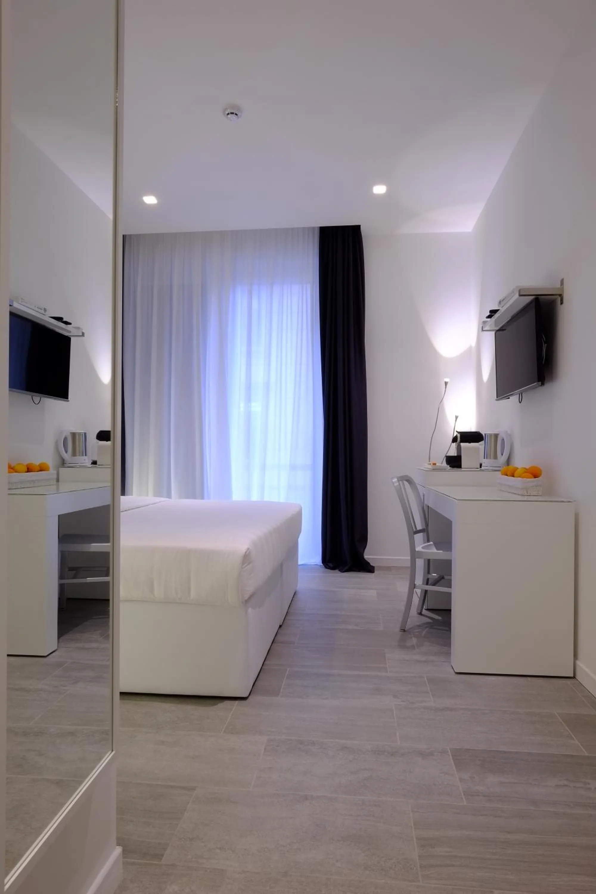 Photo of the whole room, Bed in Made to Measure Business