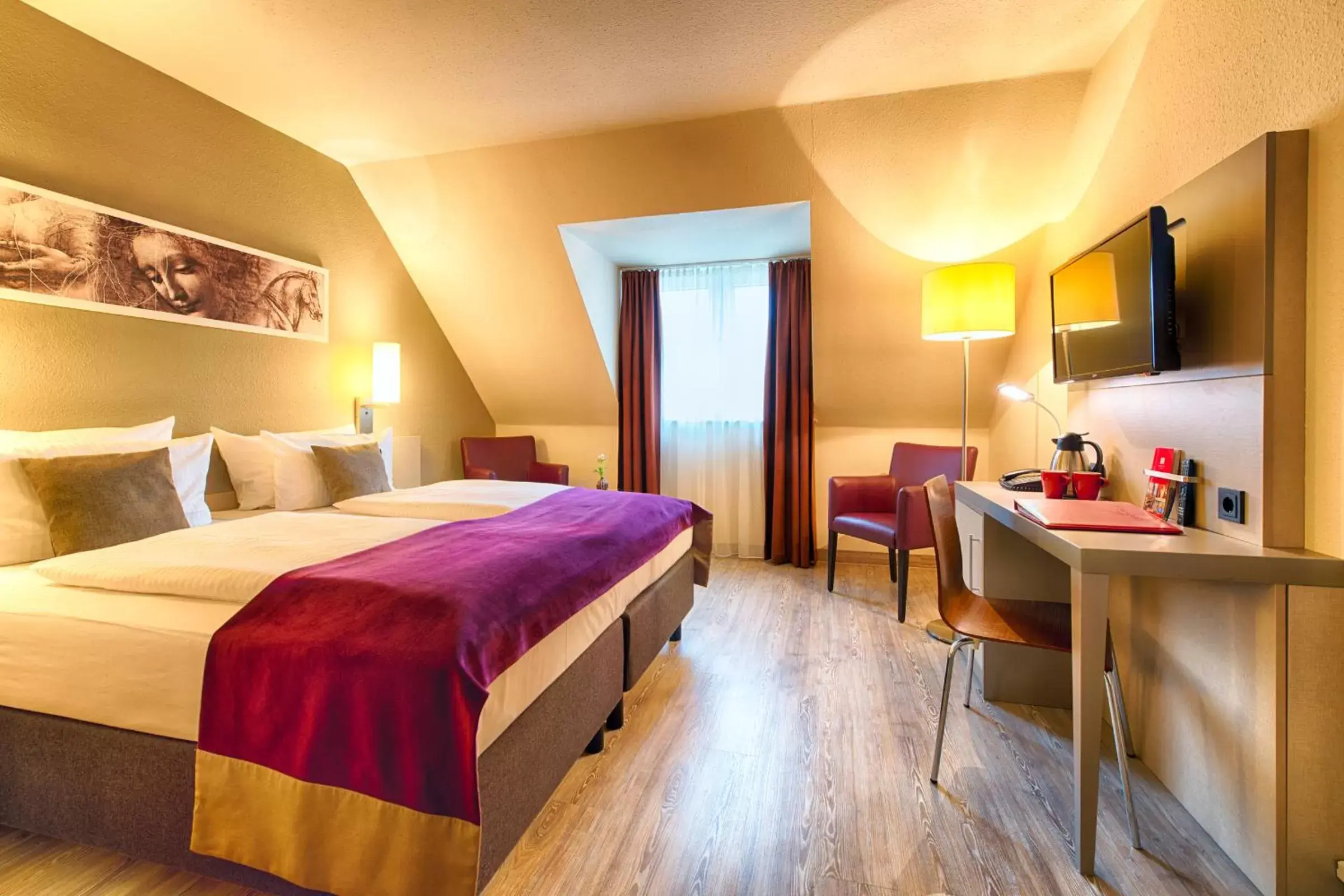 Bedroom, Bed in Leonardo Hotel Mannheim-Ladenburg