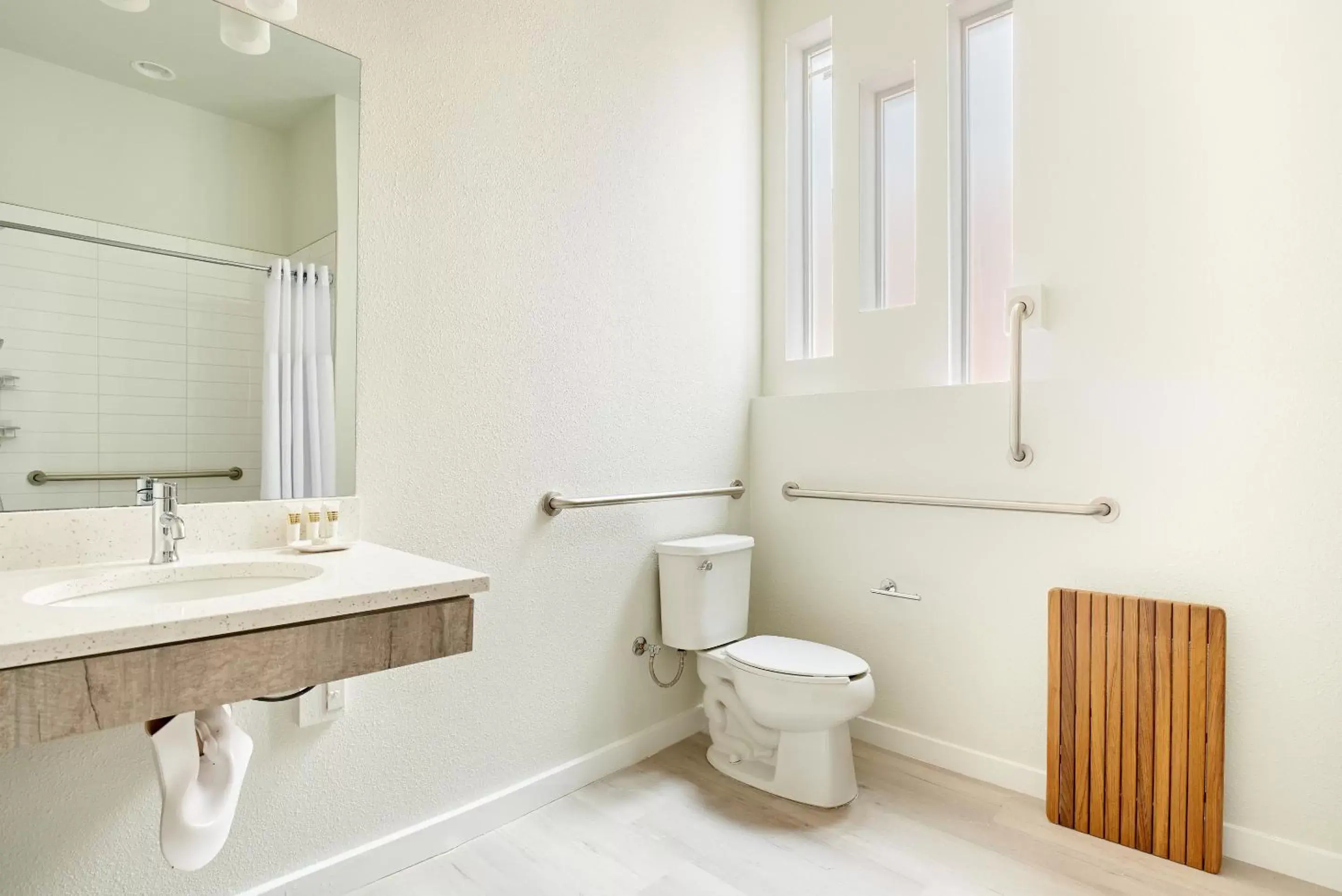 Living room, Bathroom in Sonder Zuni