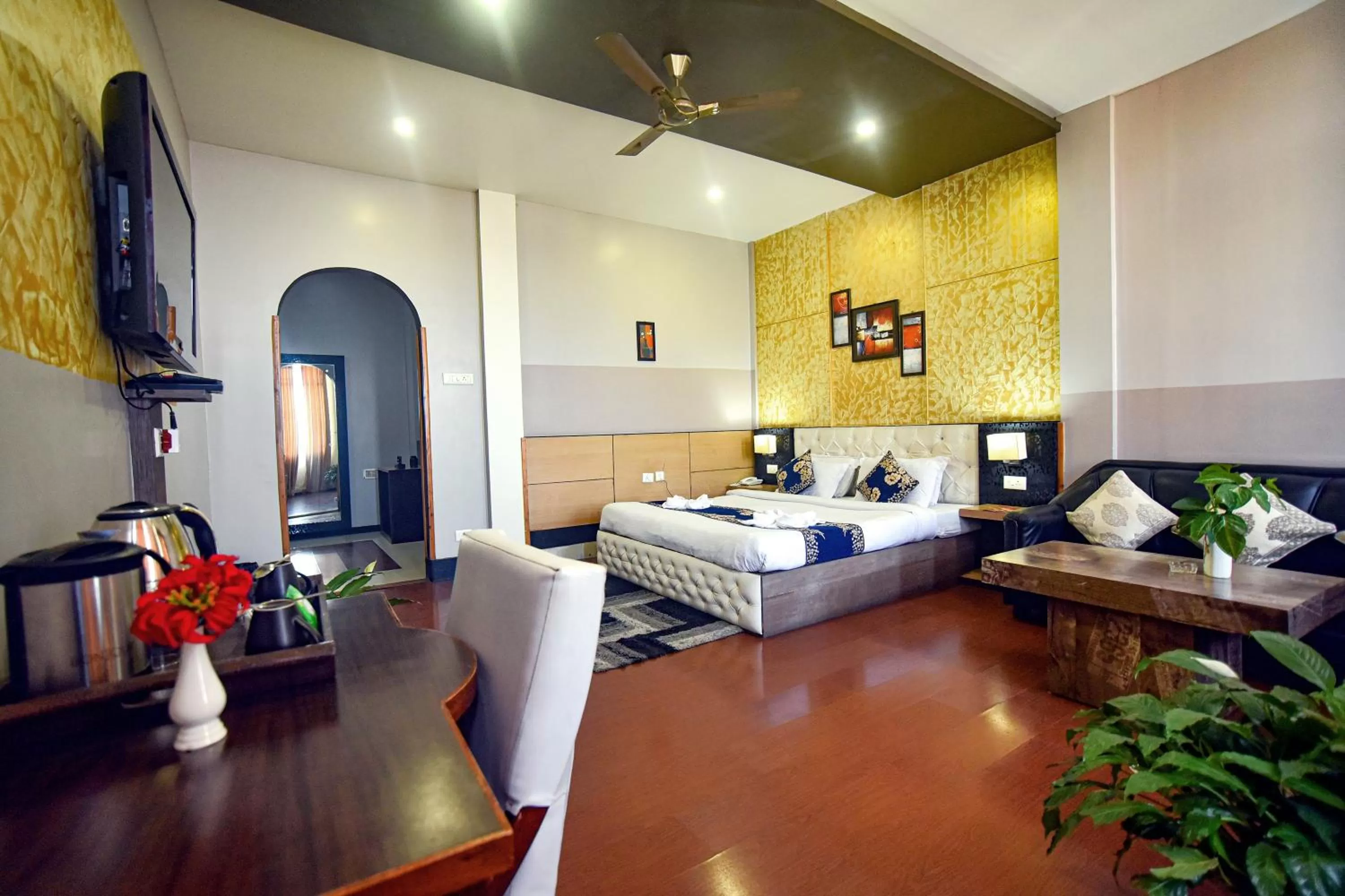 Bedroom in Sood's Himalayan Vista