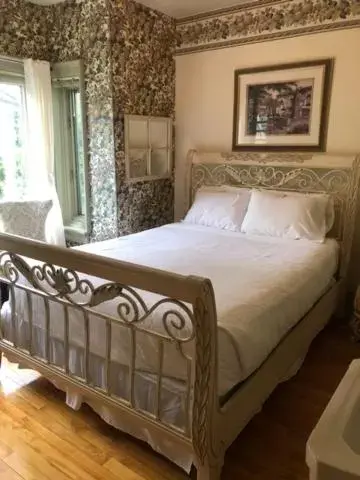 Bed in La Belle Victorienne