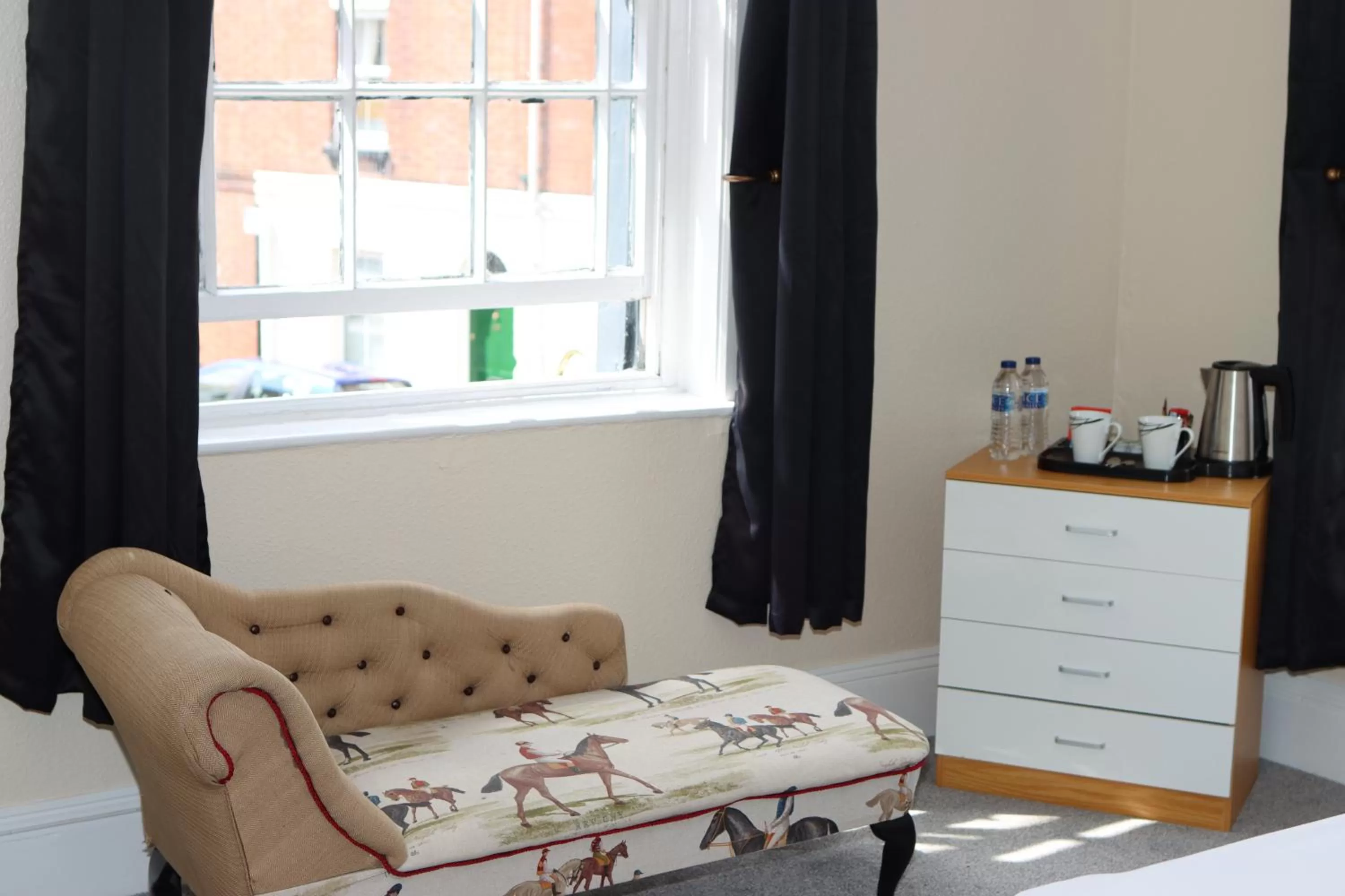 Bedroom in Huntsman Tavern