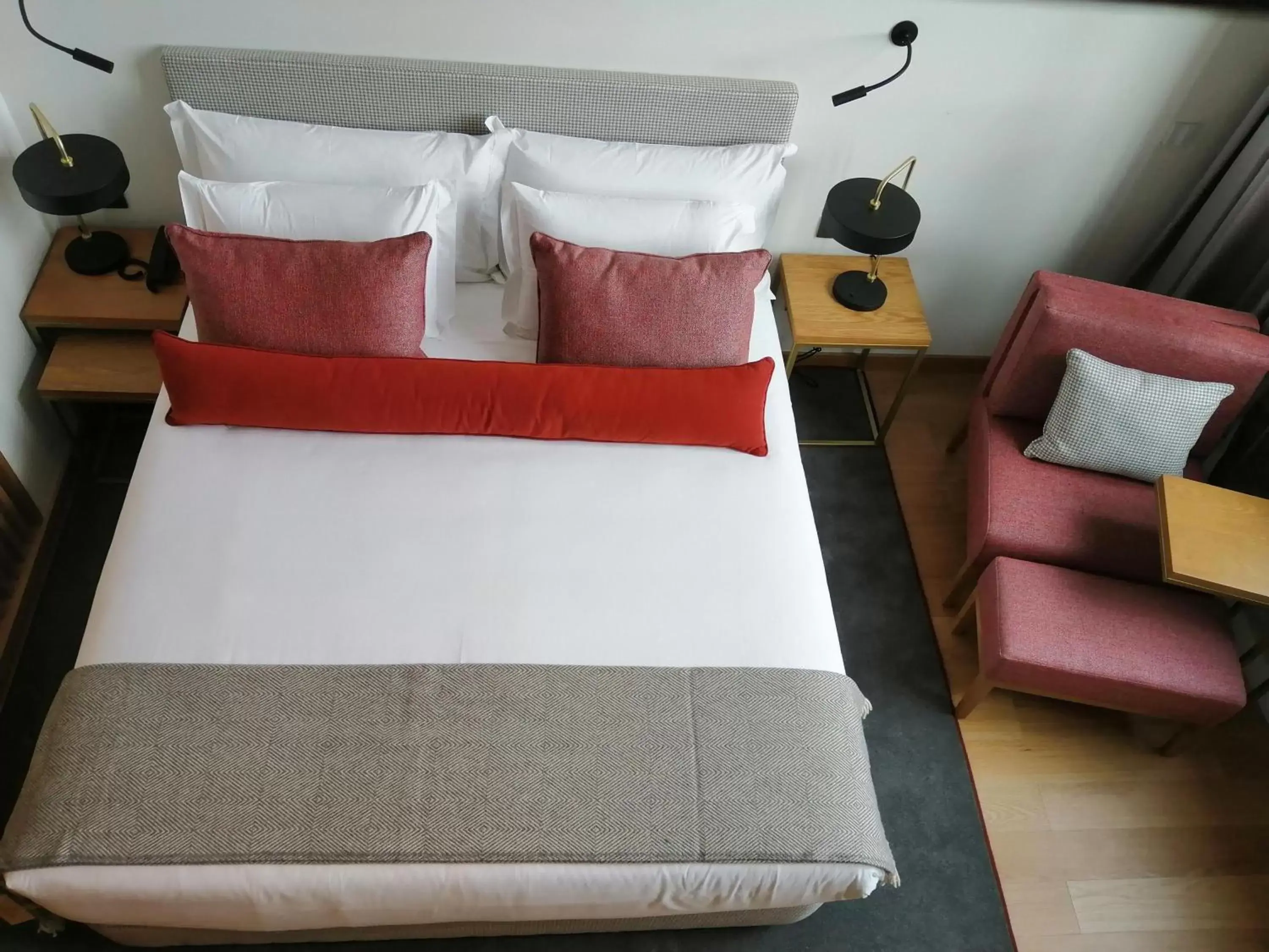 Bed in NEYA Porto Hotel