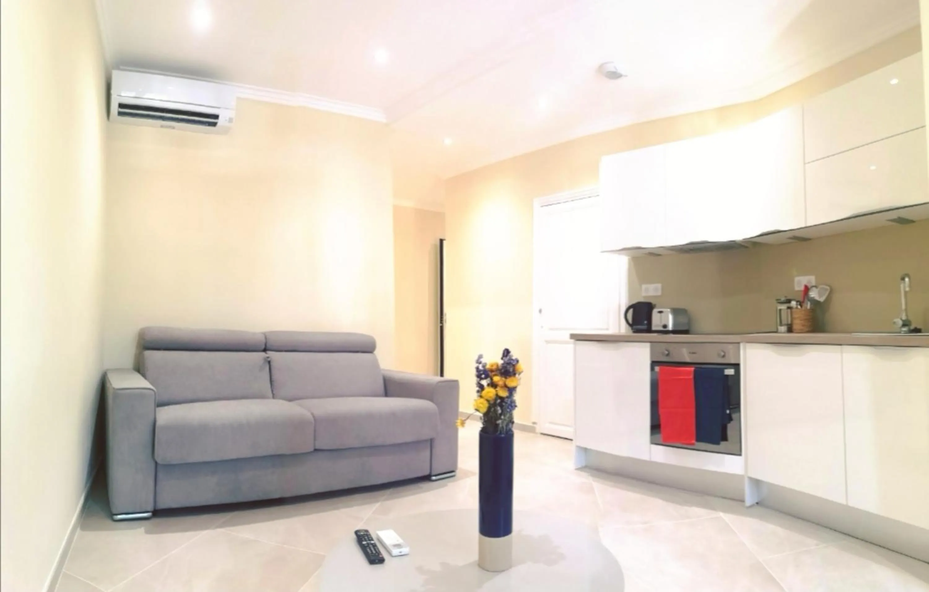 Photo of the whole room in Meyerbeer Beach