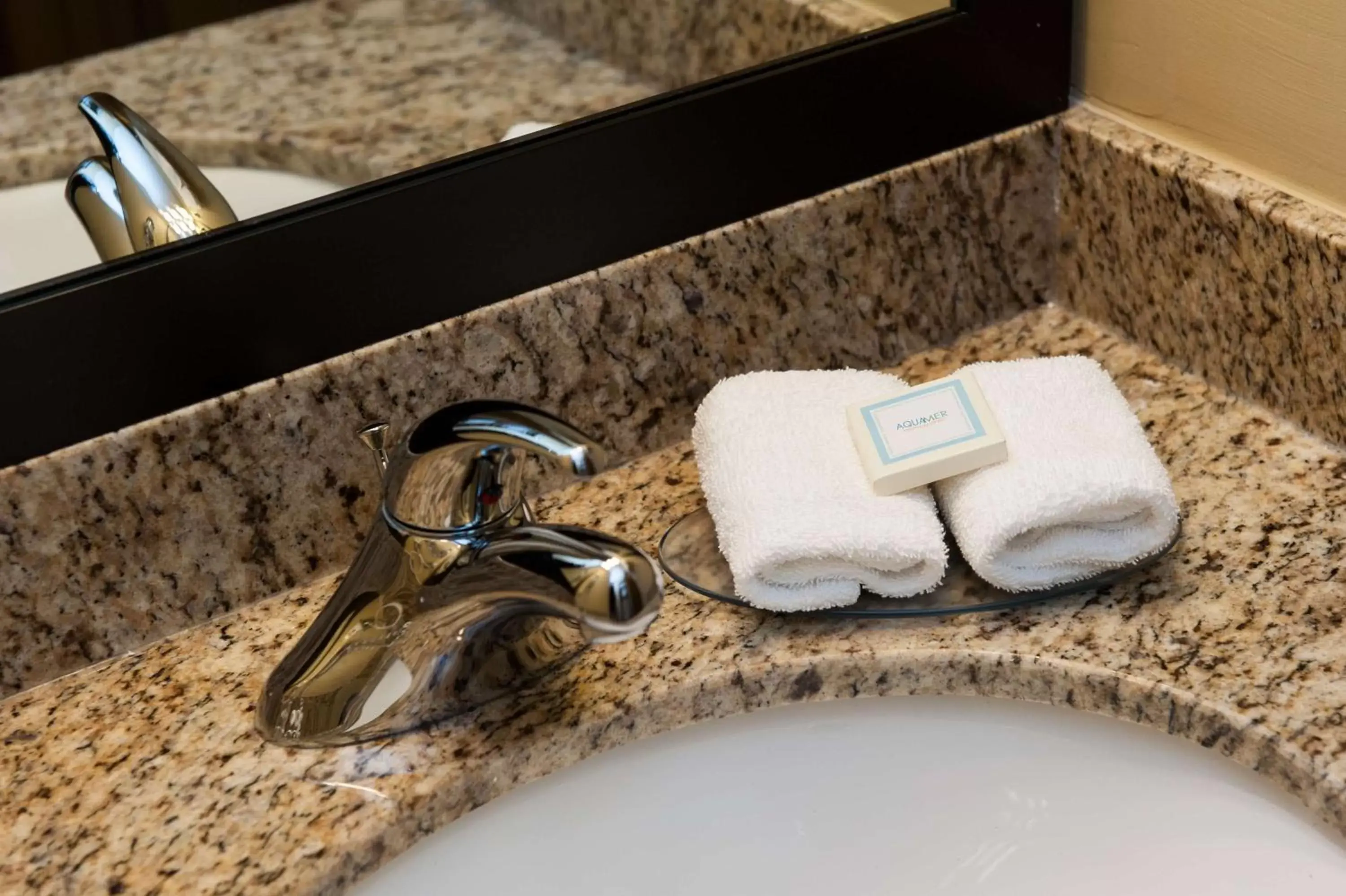 Photo of the whole room, Bathroom in Best Western Maple Ridge