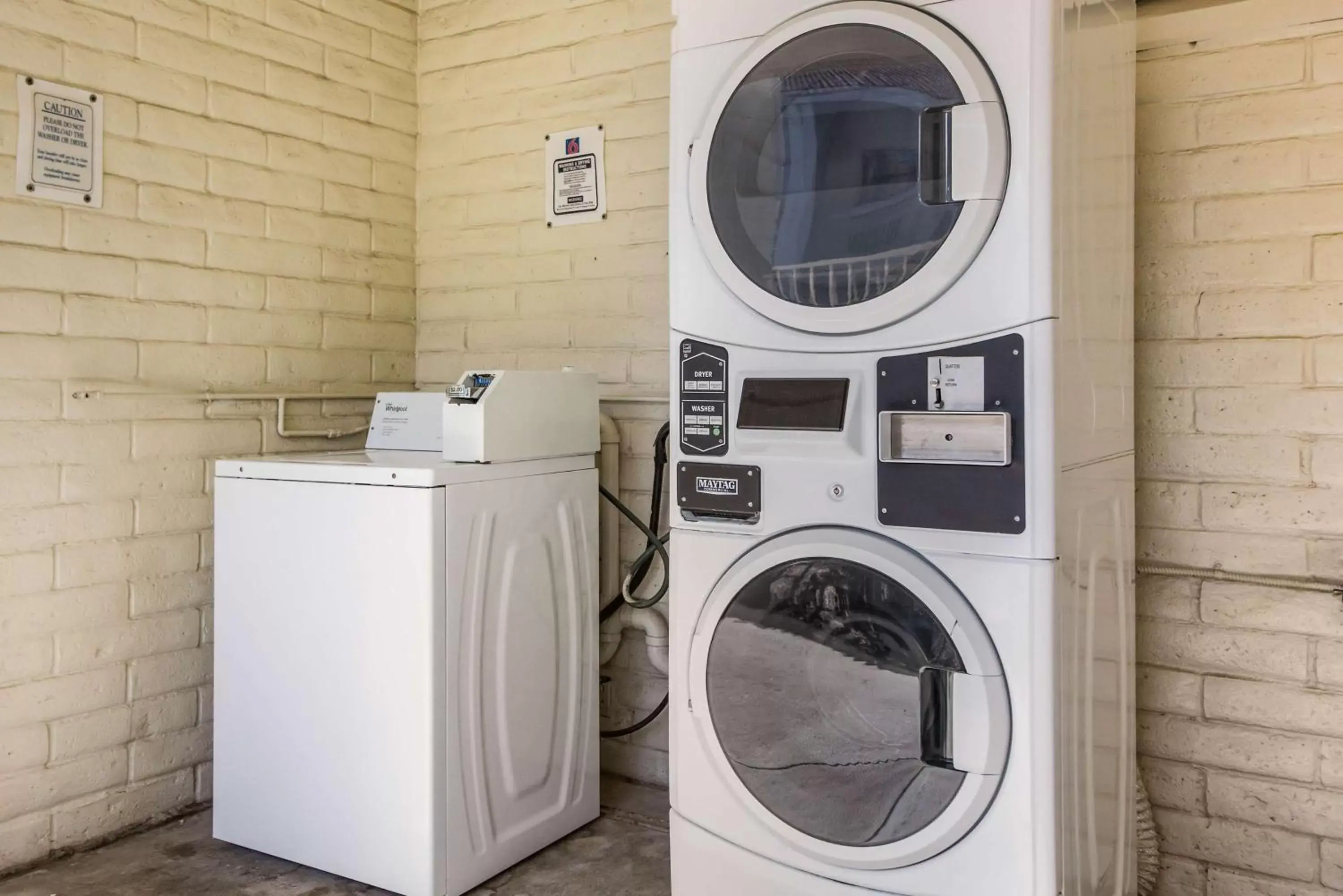 laundry, Kitchen/Kitchenette in Studio 6 Baytown, Tx - Garth Road