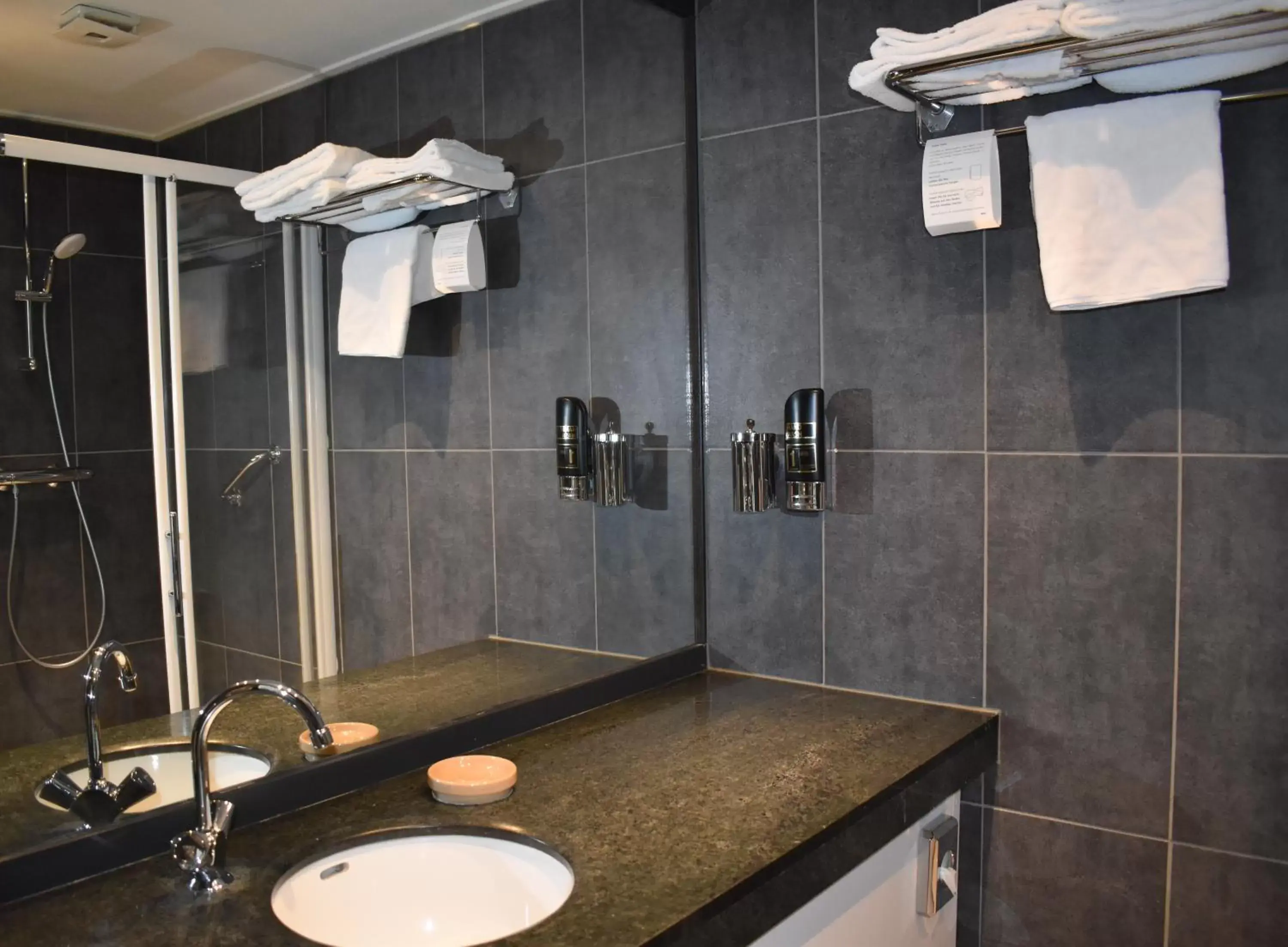 Bathroom in Het Hart van Weesp