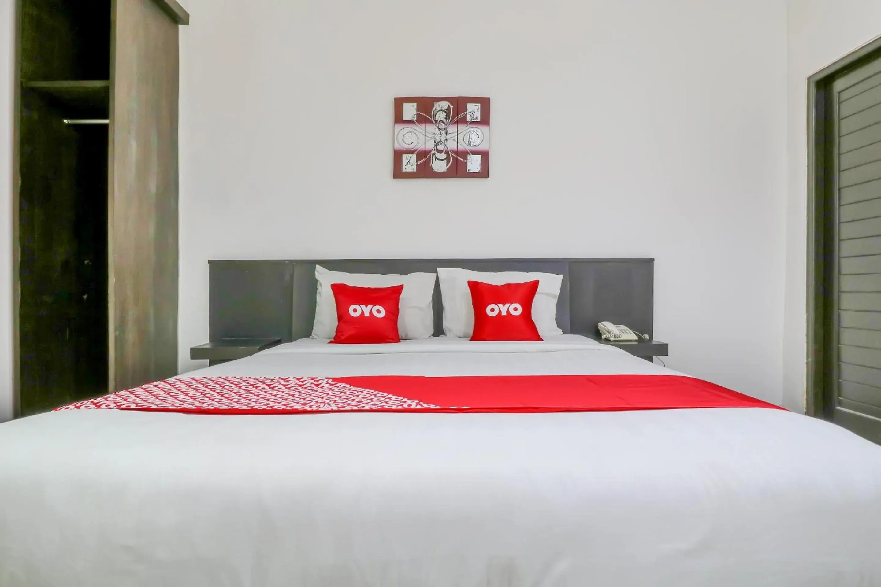 Bedroom, Bed in OYO 1666 Grand Pudjawan Hotel
