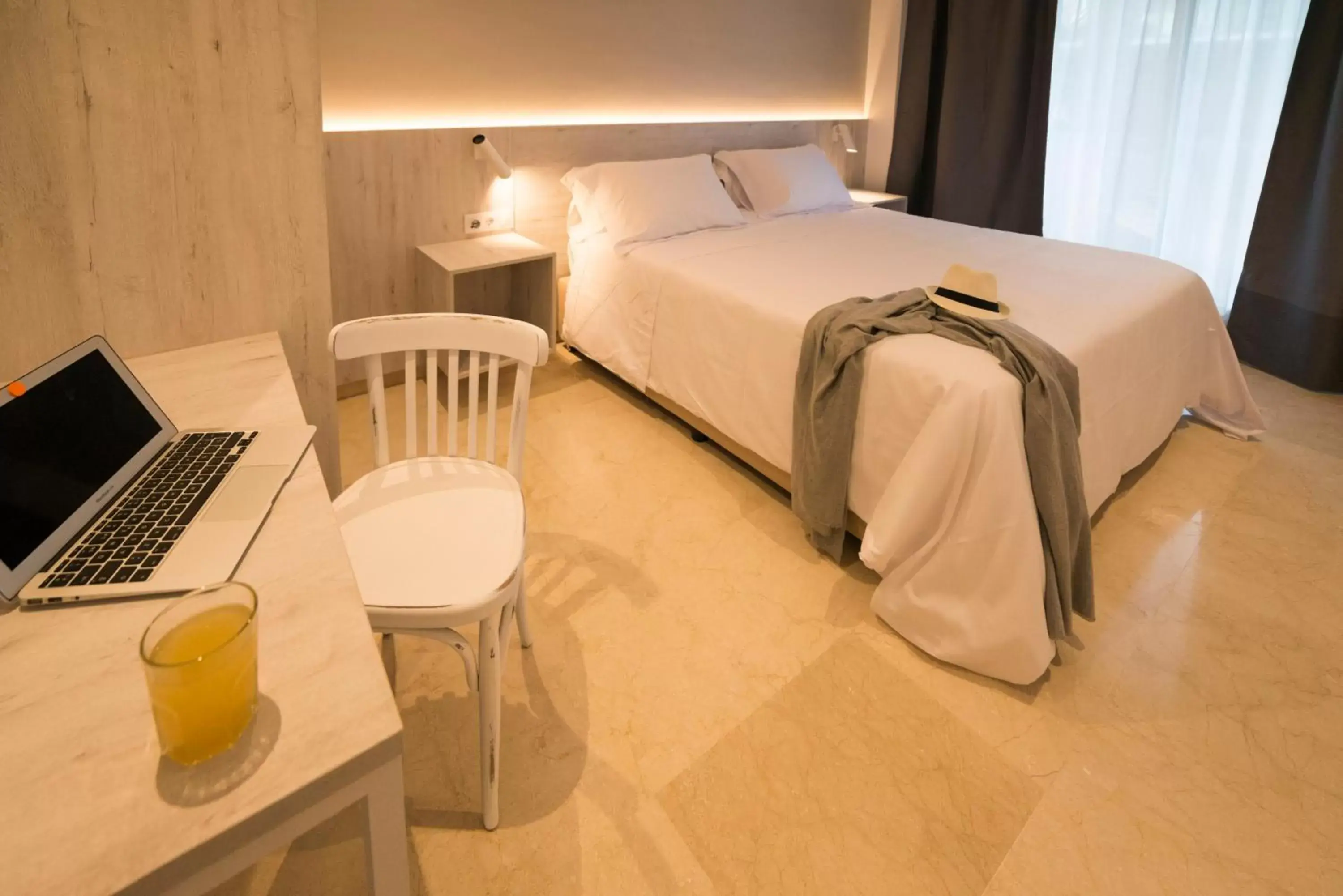 Photo of the whole room, Bed in Mediterraneo Sitges