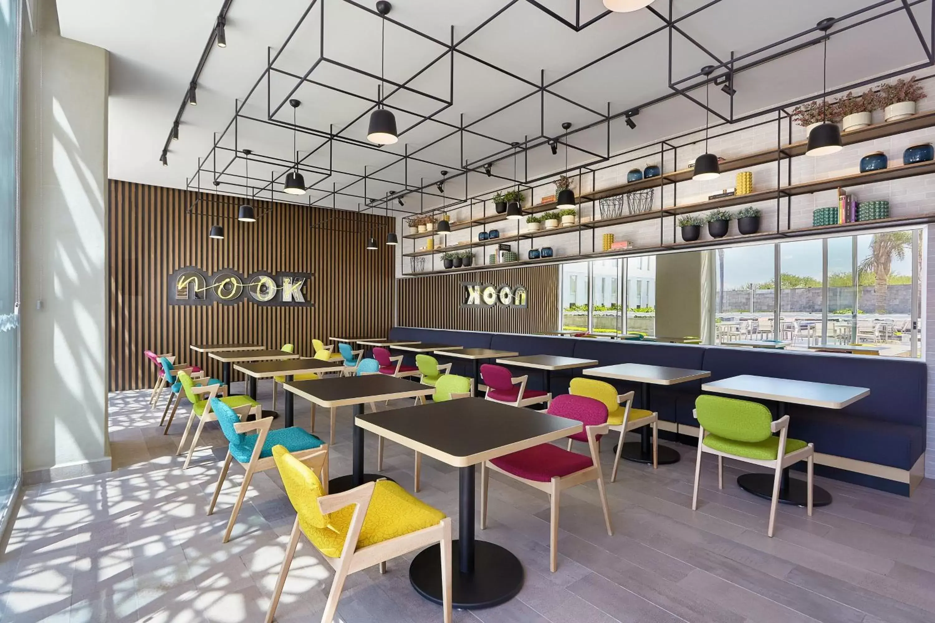 Restaurant/Places to Eat in Aloft Queretaro