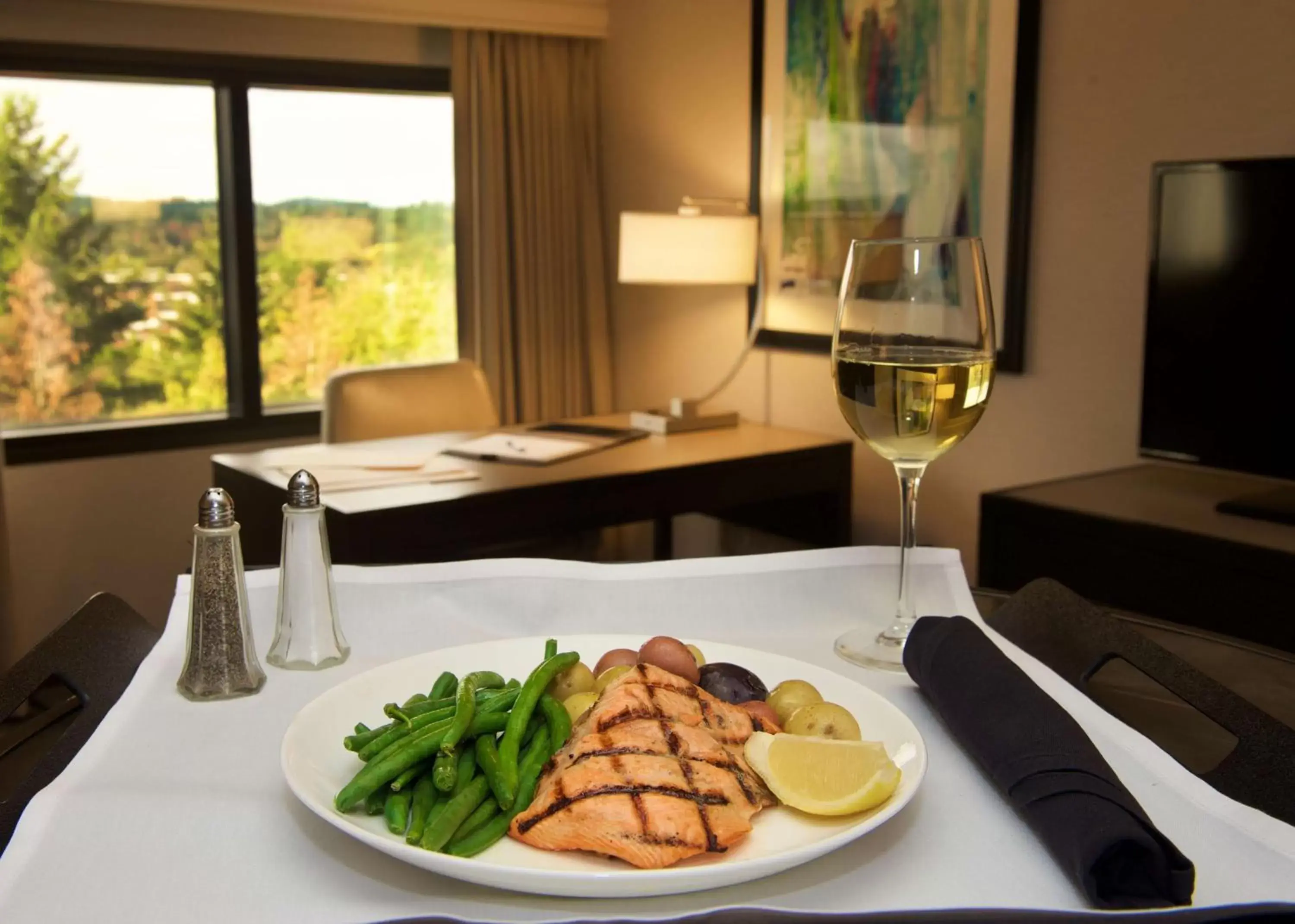 Restaurant/places to eat in Embassy Suites by Hilton Portland Tigard Restaurant/places to eat in Embassy Suites by Hilton Portland Tigard