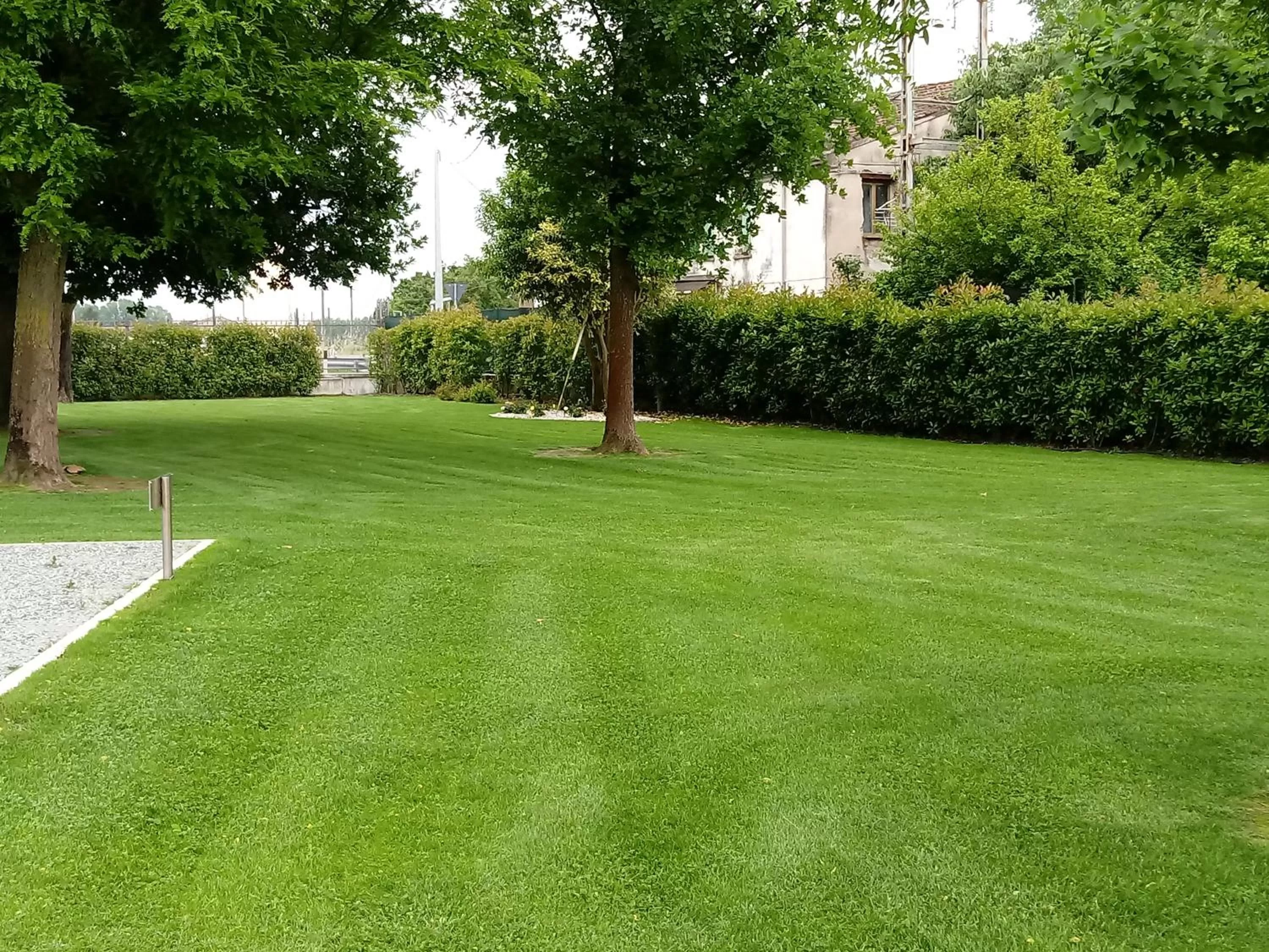 Garden in B&B Residence il Ciliegio , Via Villa Superiore 93 Luzzara