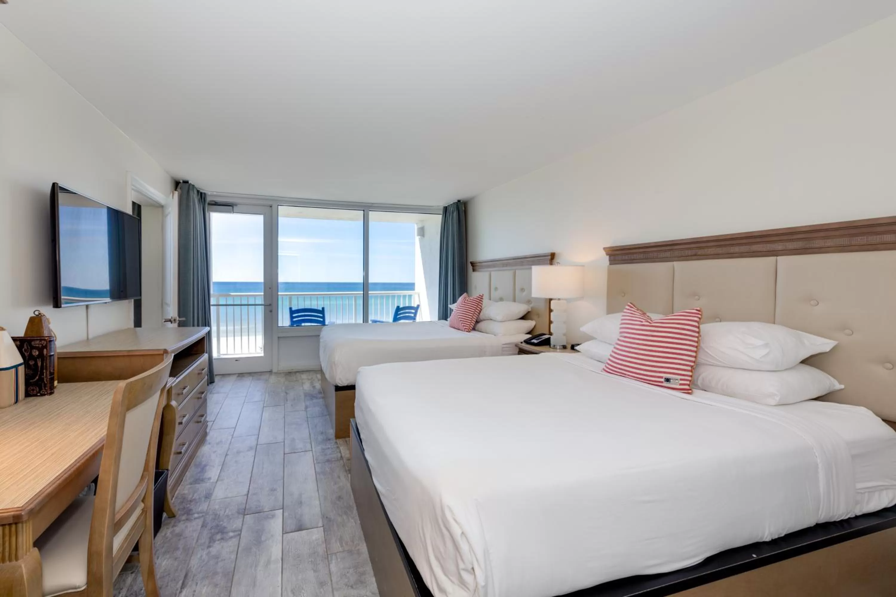 Photo of the whole room, Bed in The Island Resort at Fort Walton Beach