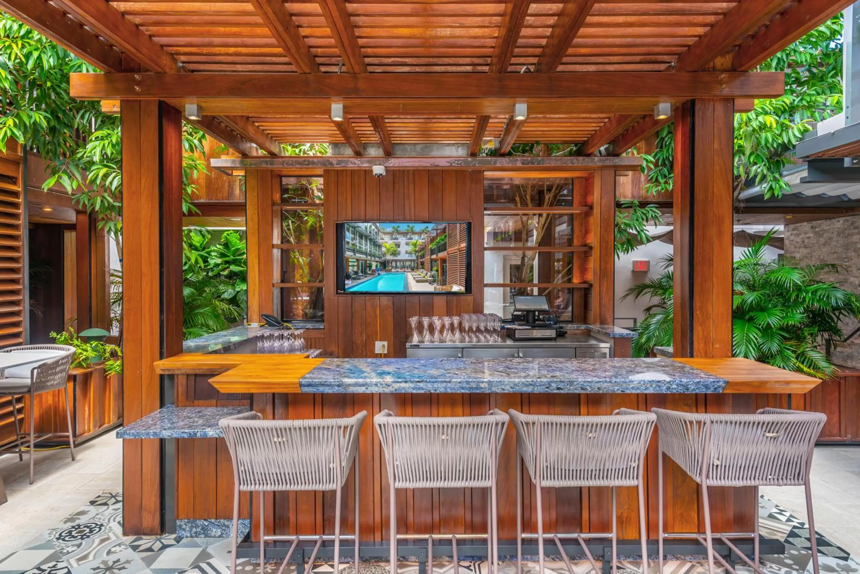 Restaurant/places to eat in Lennox Miami Beach