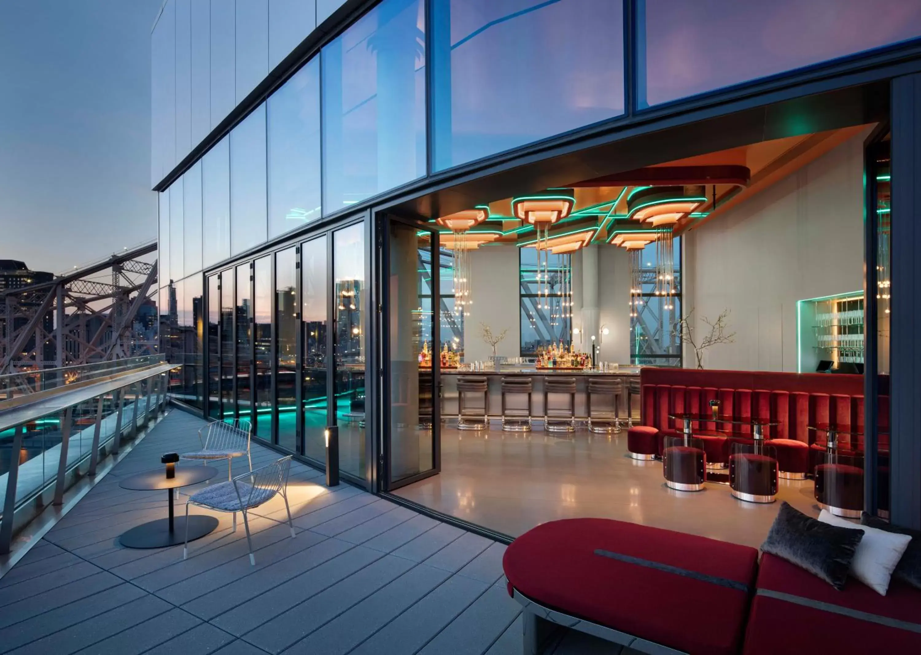 Lounge or bar, Swimming Pool in Graduate New York