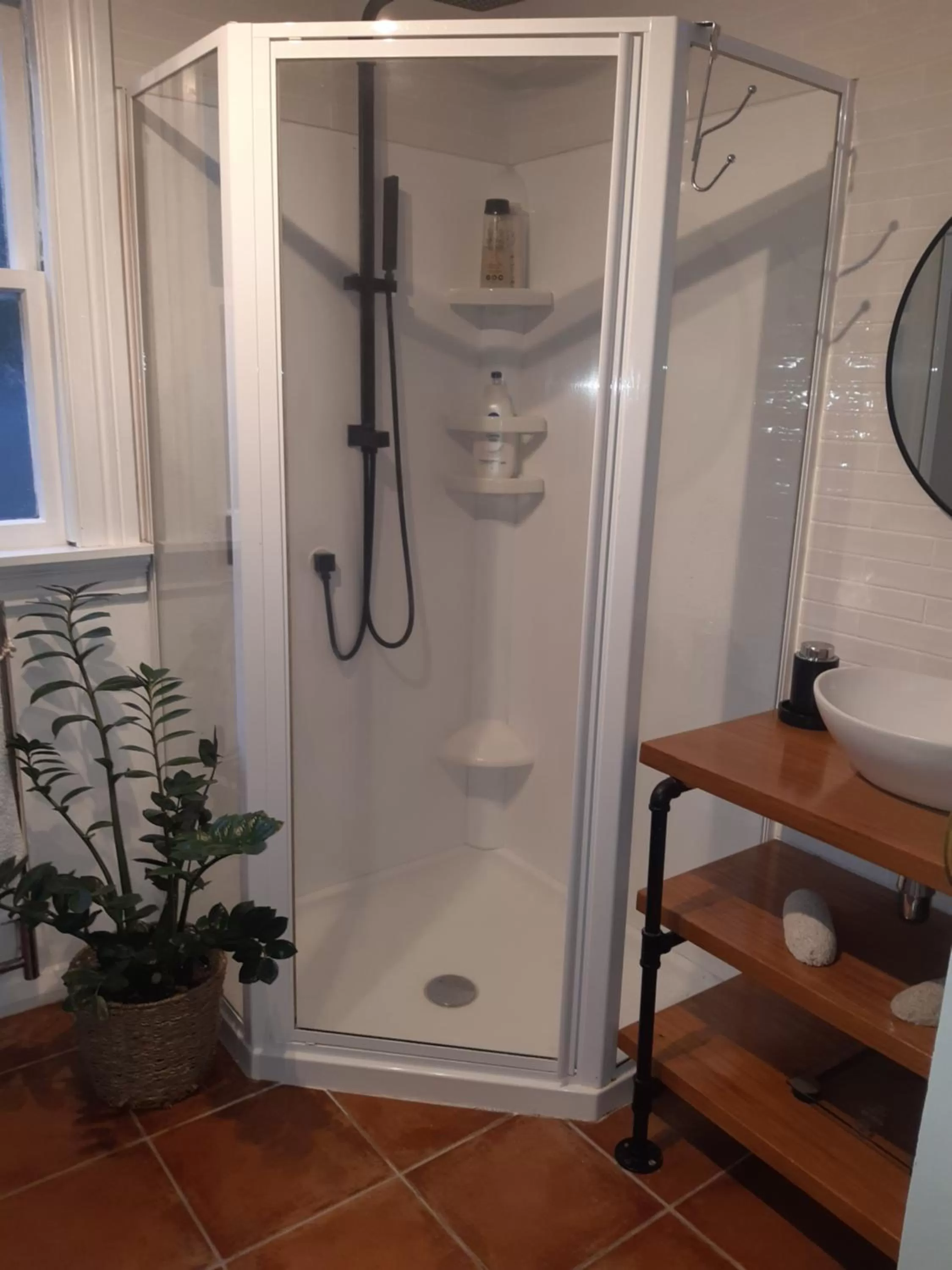Shower in Harbour View Cottage