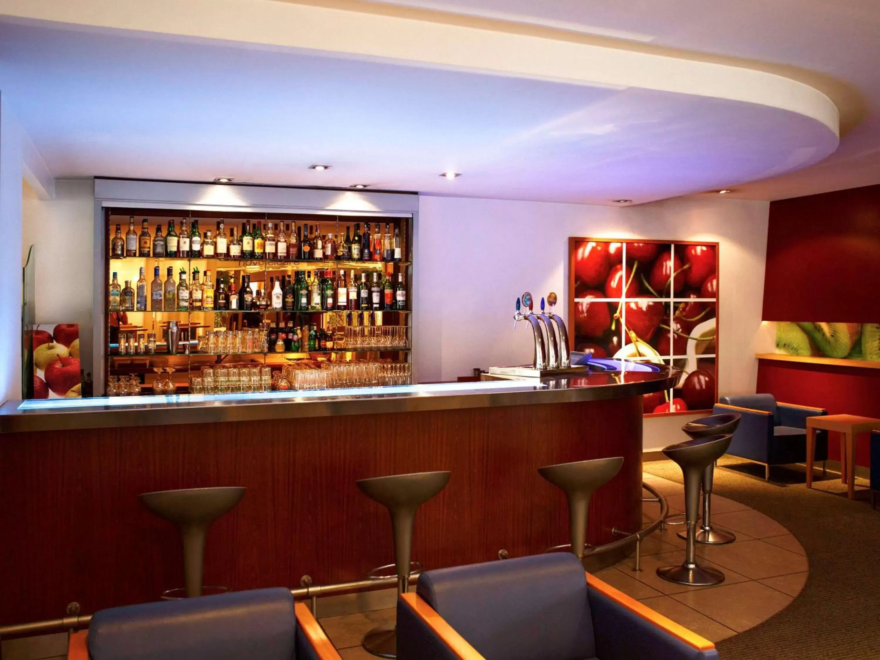 Lounge or bar, Lounge/Bar in Novotel Grenoble Nord Voreppe