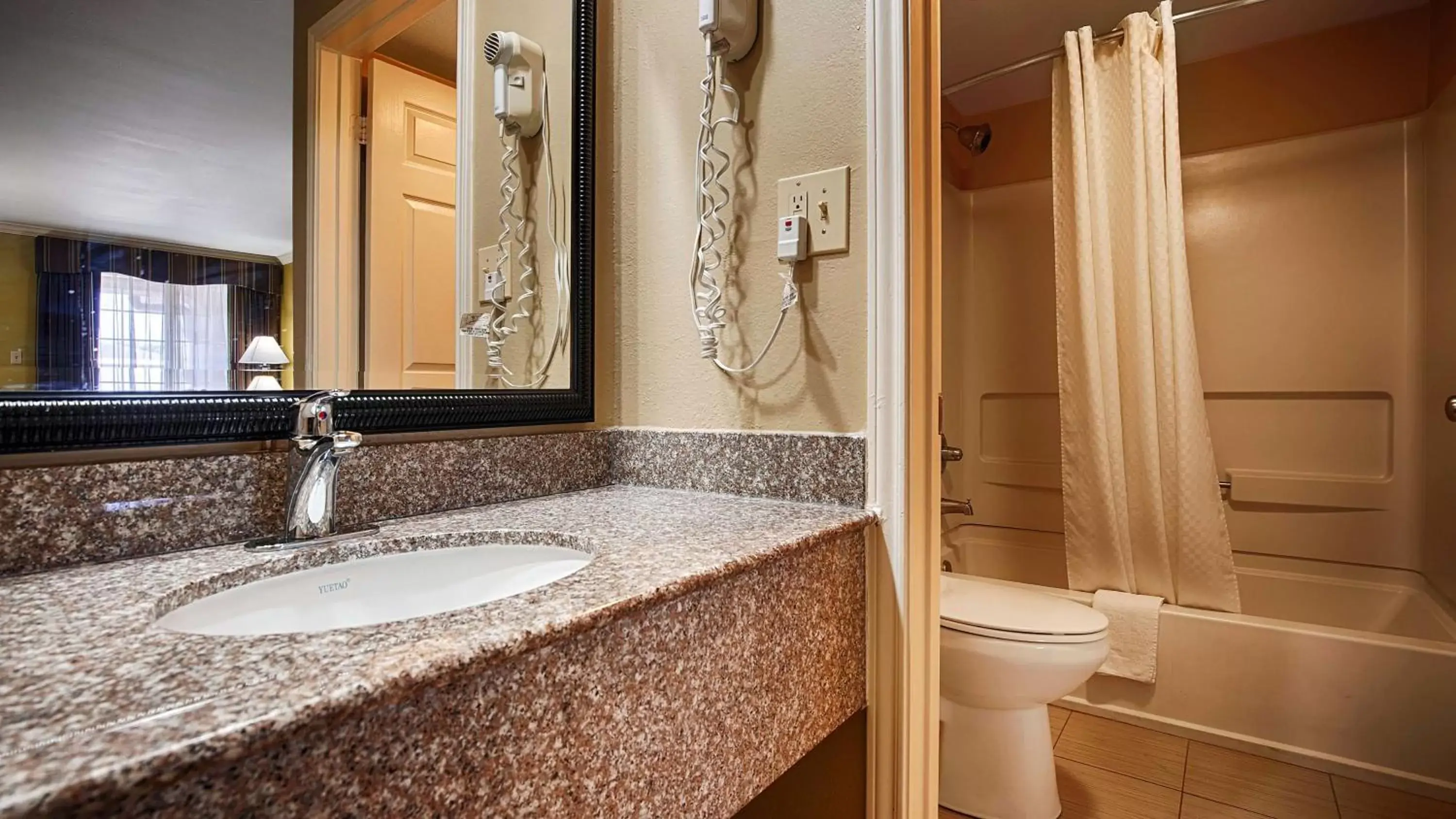 Bathroom in Best Western Paradise Inn