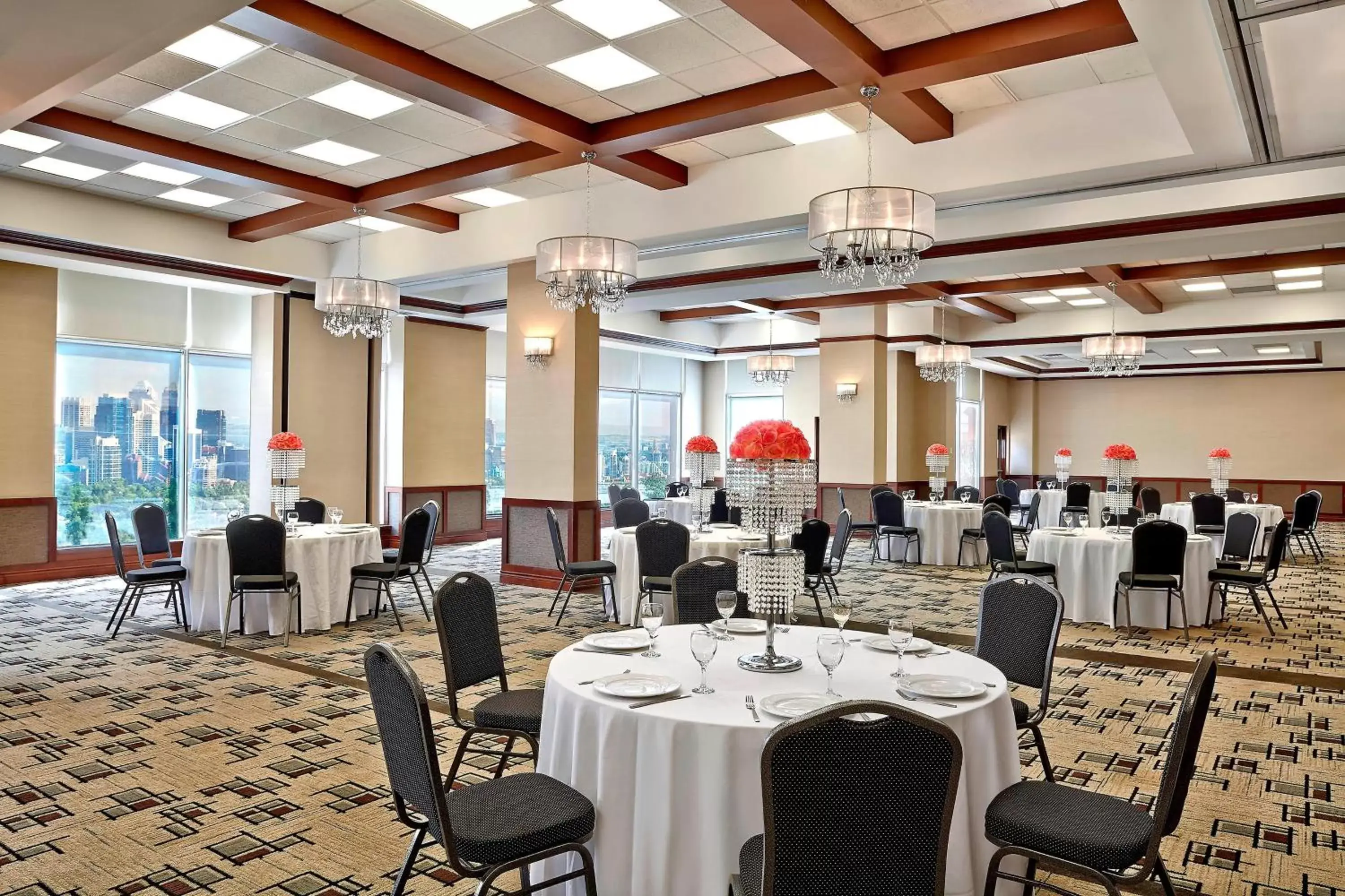 Meeting/conference room, Restaurant/Places to Eat in Four Points by Sheraton Calgary Airport