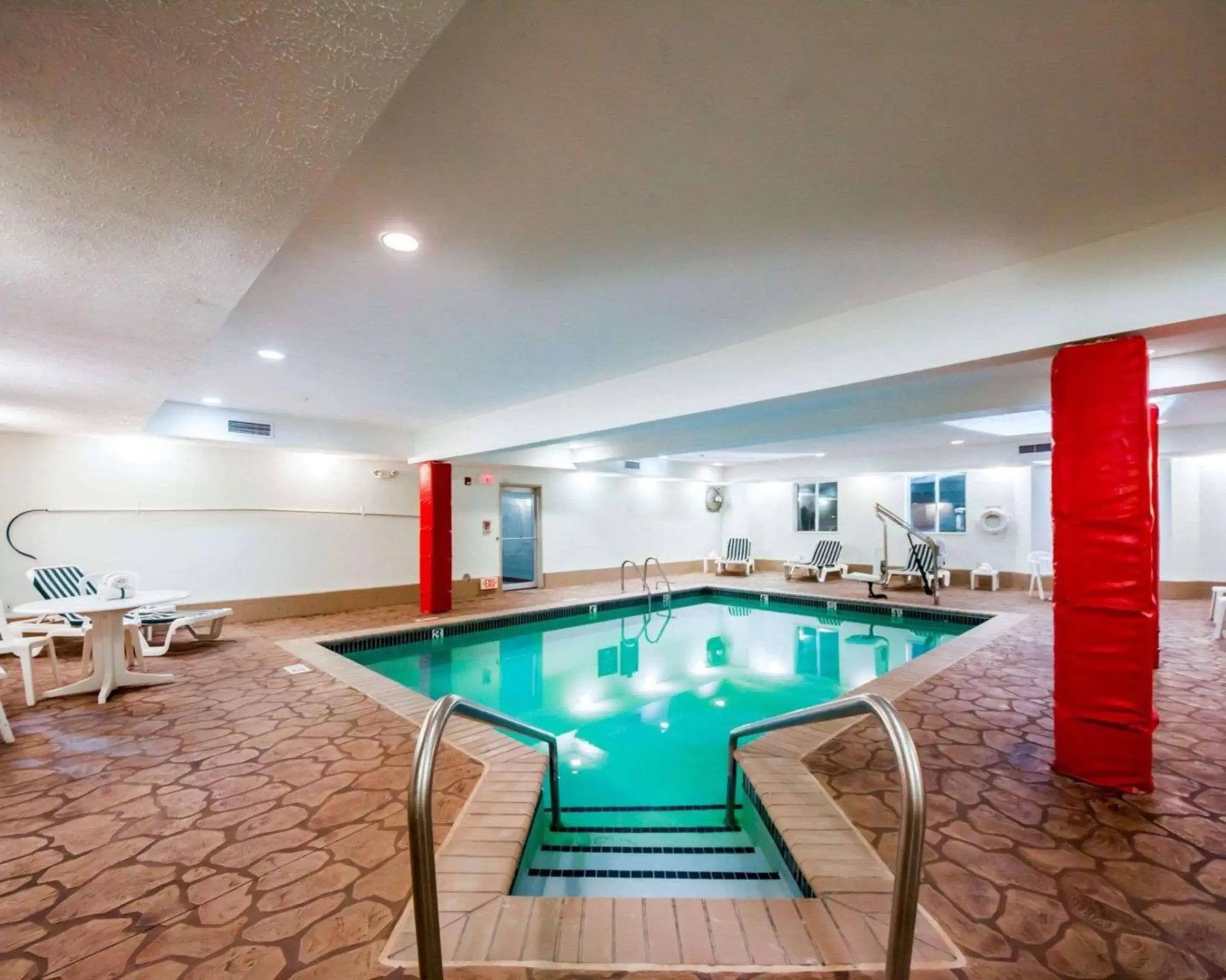 On site, Swimming Pool in Sleep Inn & Suites Edmond near University