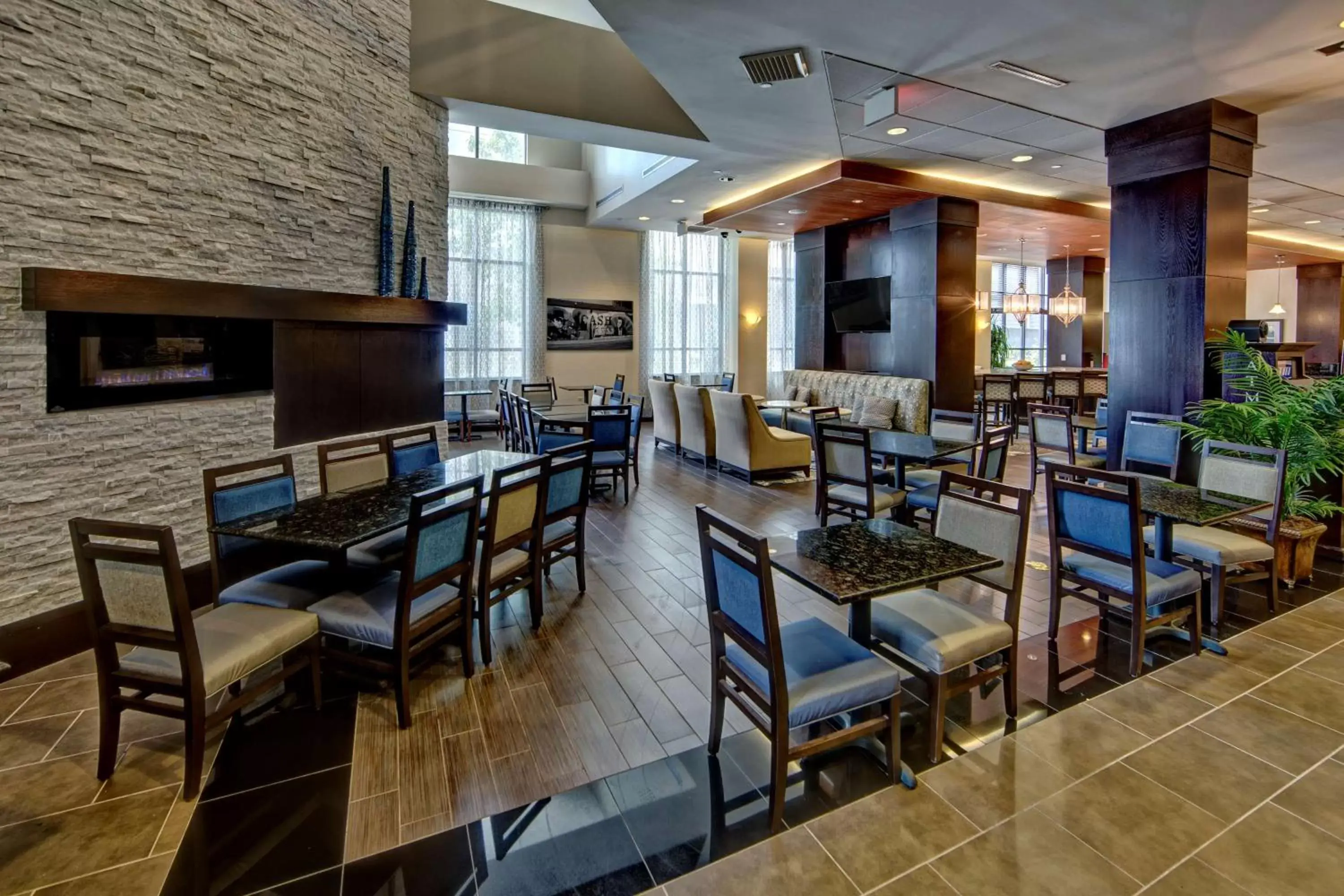 Lobby or reception, Restaurant/Places to Eat in Hampton Inn & Suites Nashville-Downtown