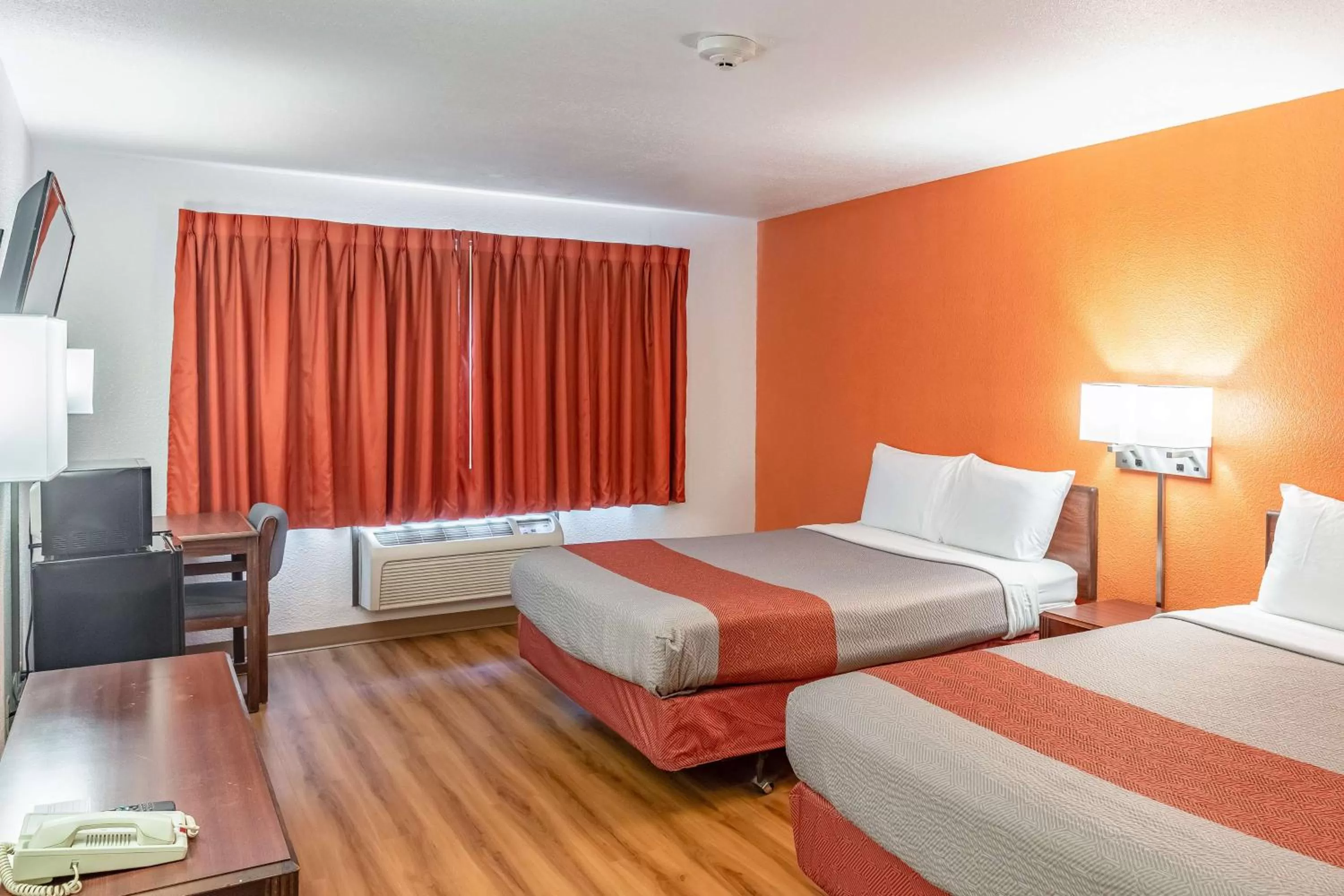 Deluxe Quadruple Room - Non-Smoking in Motel 6-Fond Du Lac, WI