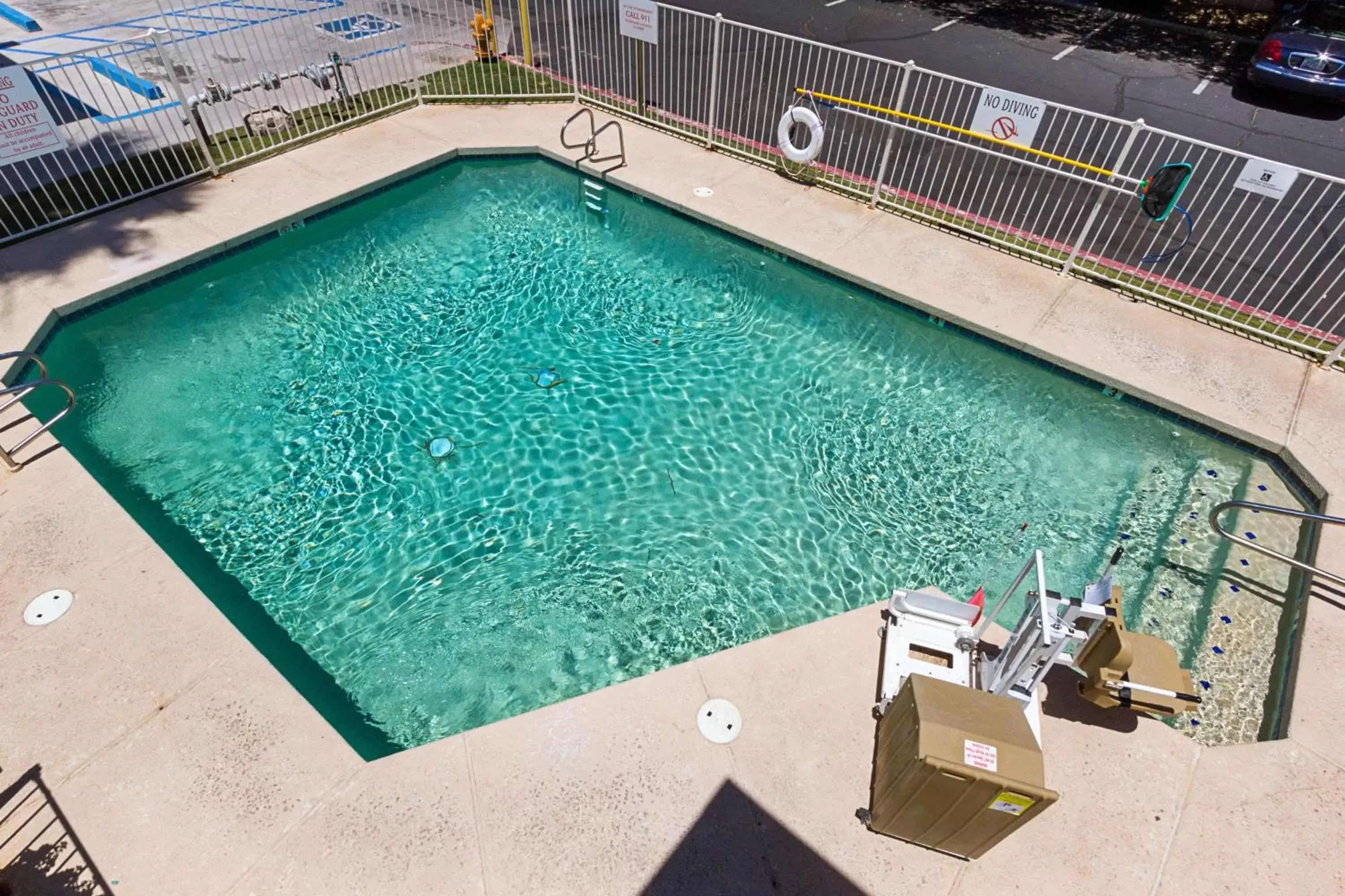 Day, Swimming Pool in Motel 6-Mesa, AZ - South