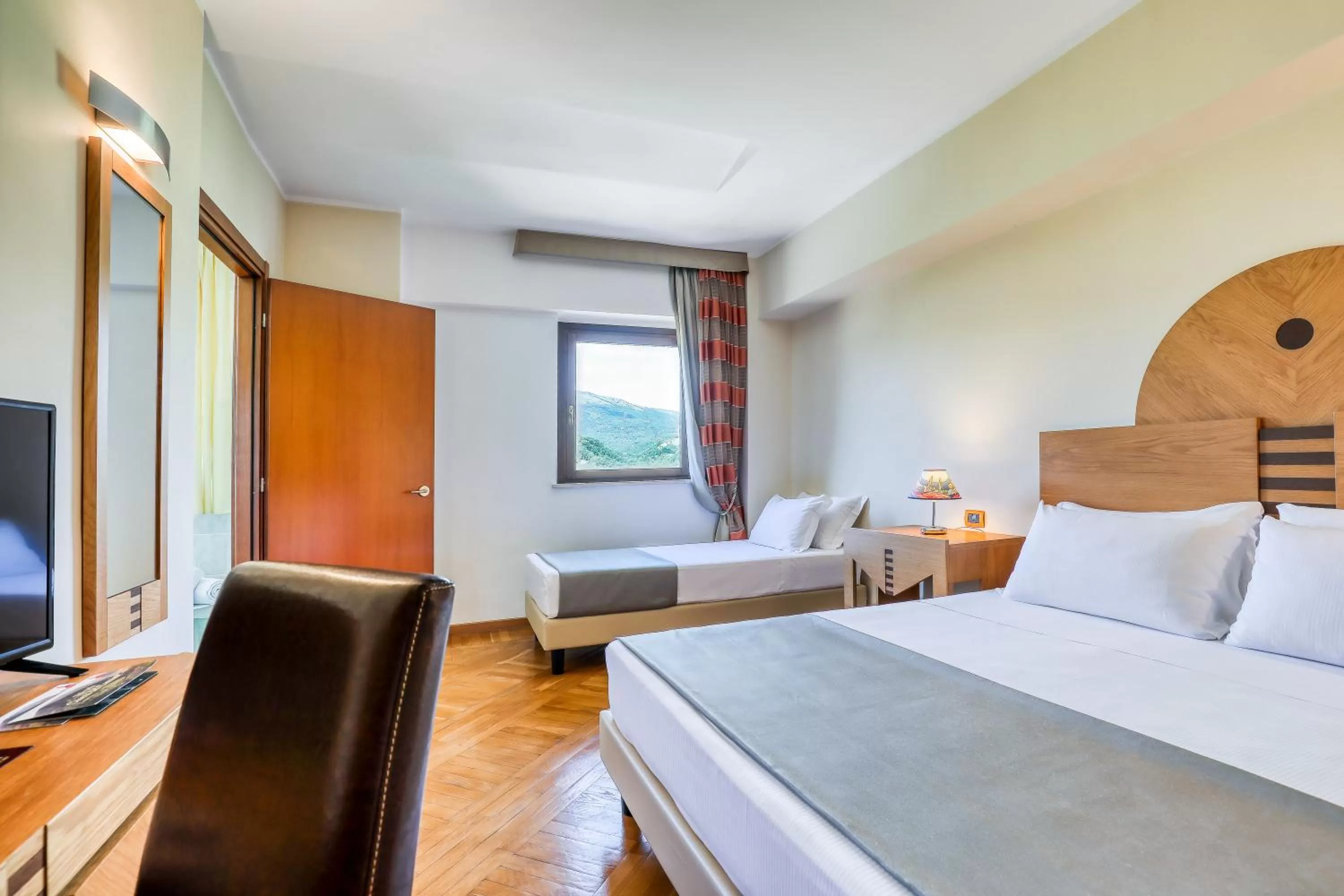 Photo of the whole room, Bed in Hotel PentHouse