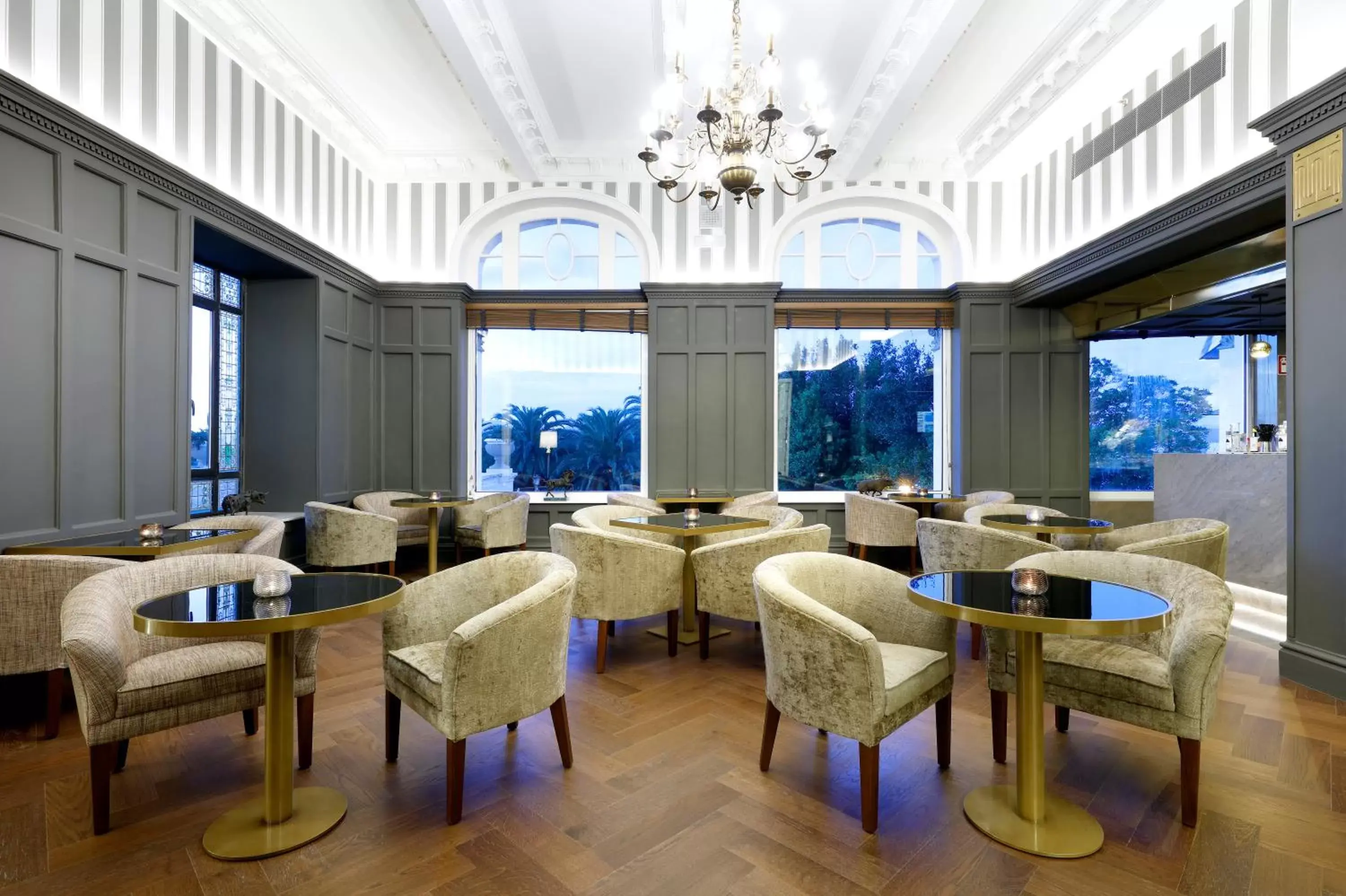 Lounge or bar in Eurostars Hotel Real Lounge or bar in Eurostars Hotel Real